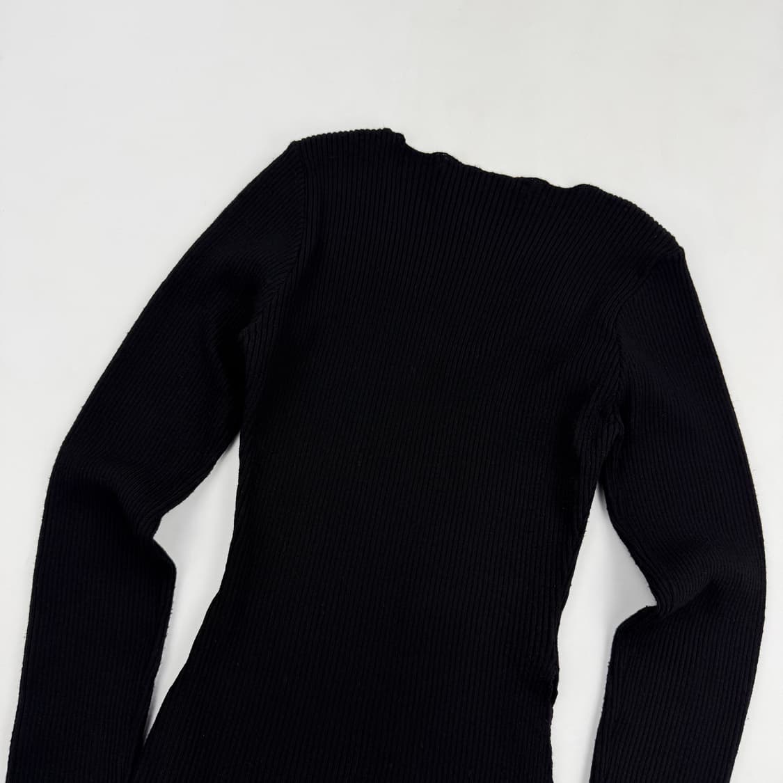 보헤미안 서울 버튼 브이넥 슬릿 니트 블랙 상품이미지7