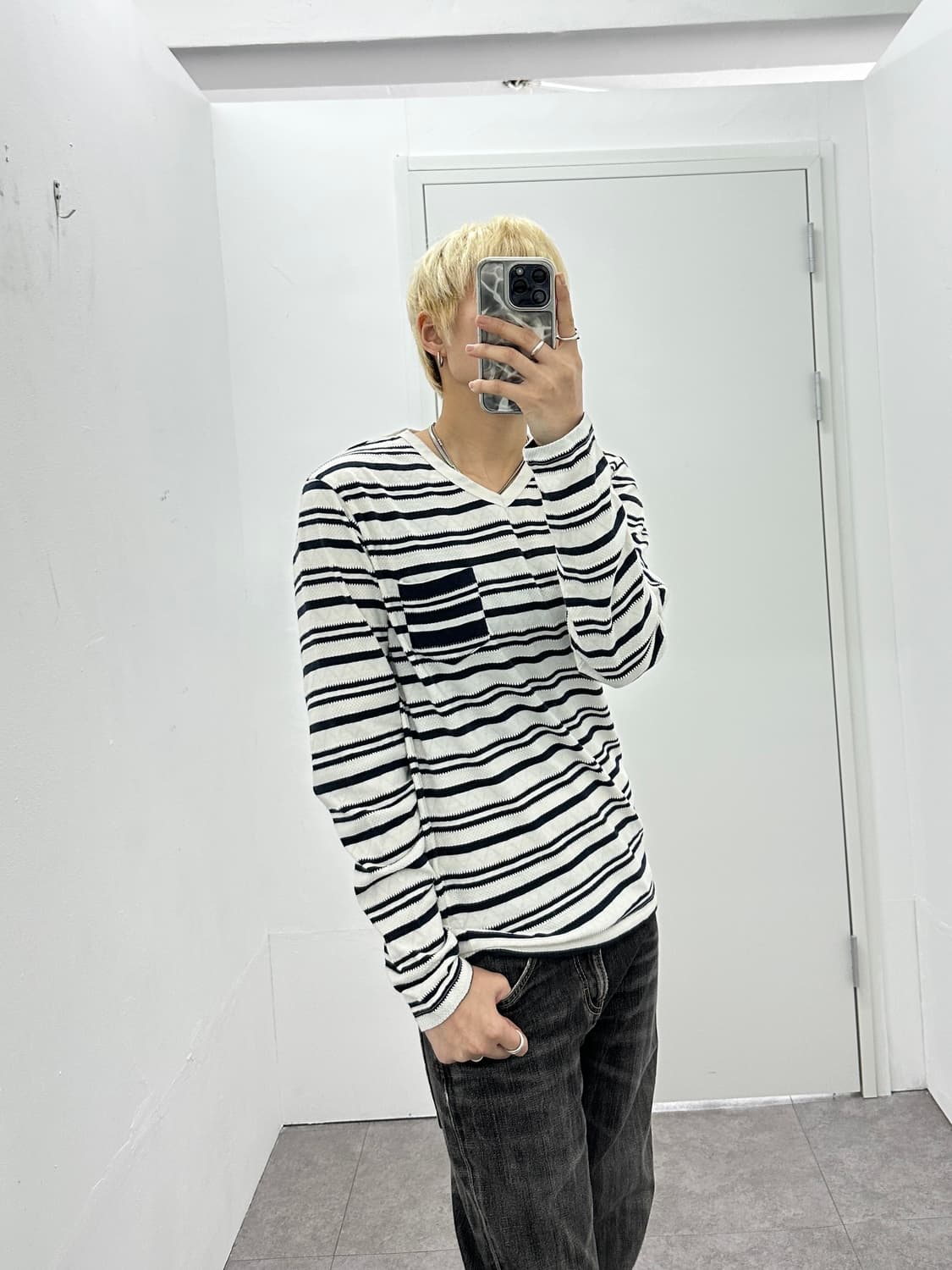 Louis Charlon textured stripe v knit 상품이미지2