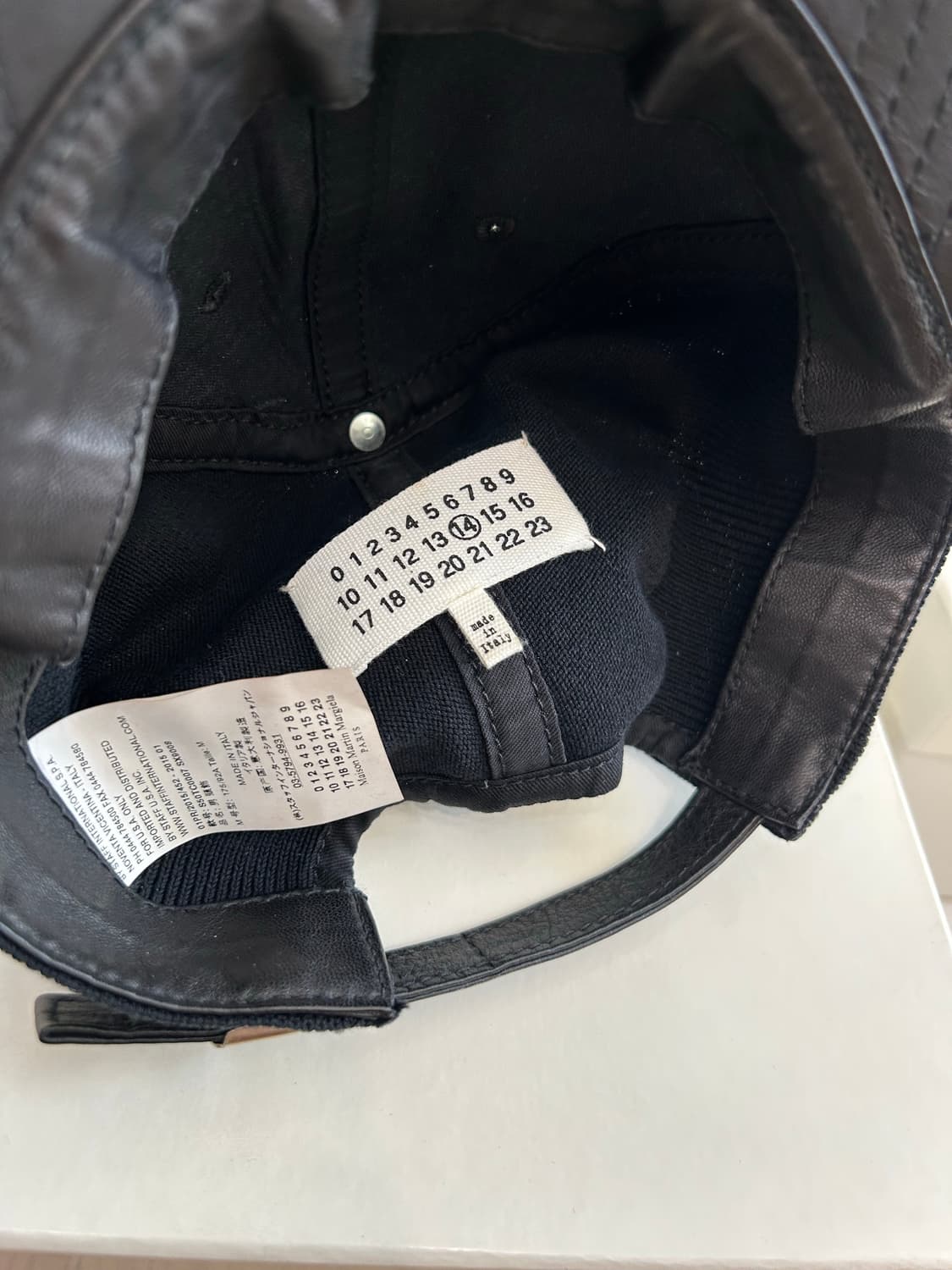 마르지엘라 컬렉션 가죽 볼캡 상품이미지5