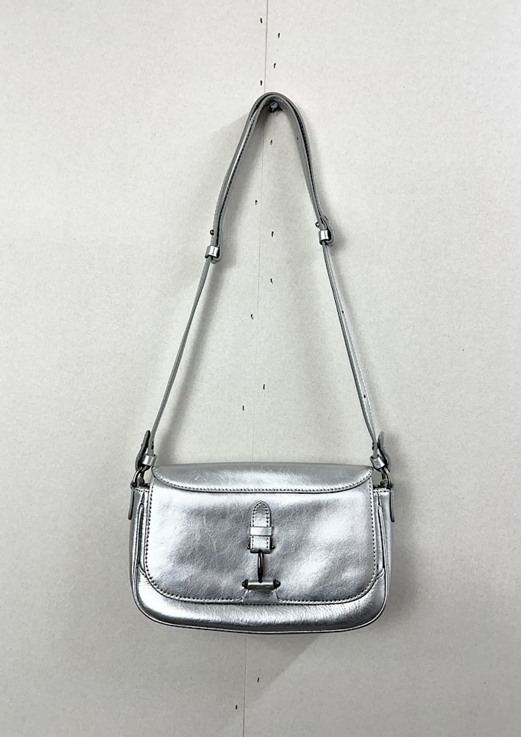 루에브르 삭드벨로 실버 숄더백  상품이미지3