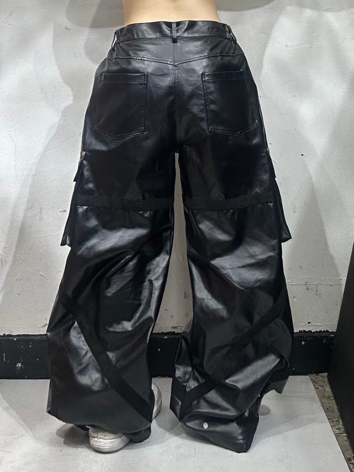 빈티지 블랙 대장급 멀티 포켓 유틸리티 비건레더 가죽 와이드 카고 팬츠 상품이미지3
