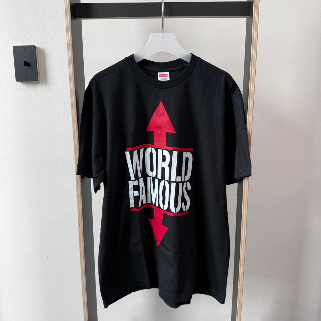 슈프림 로고 월드 페이머스 반팔 티셔츠 2컬러 상품이미지4