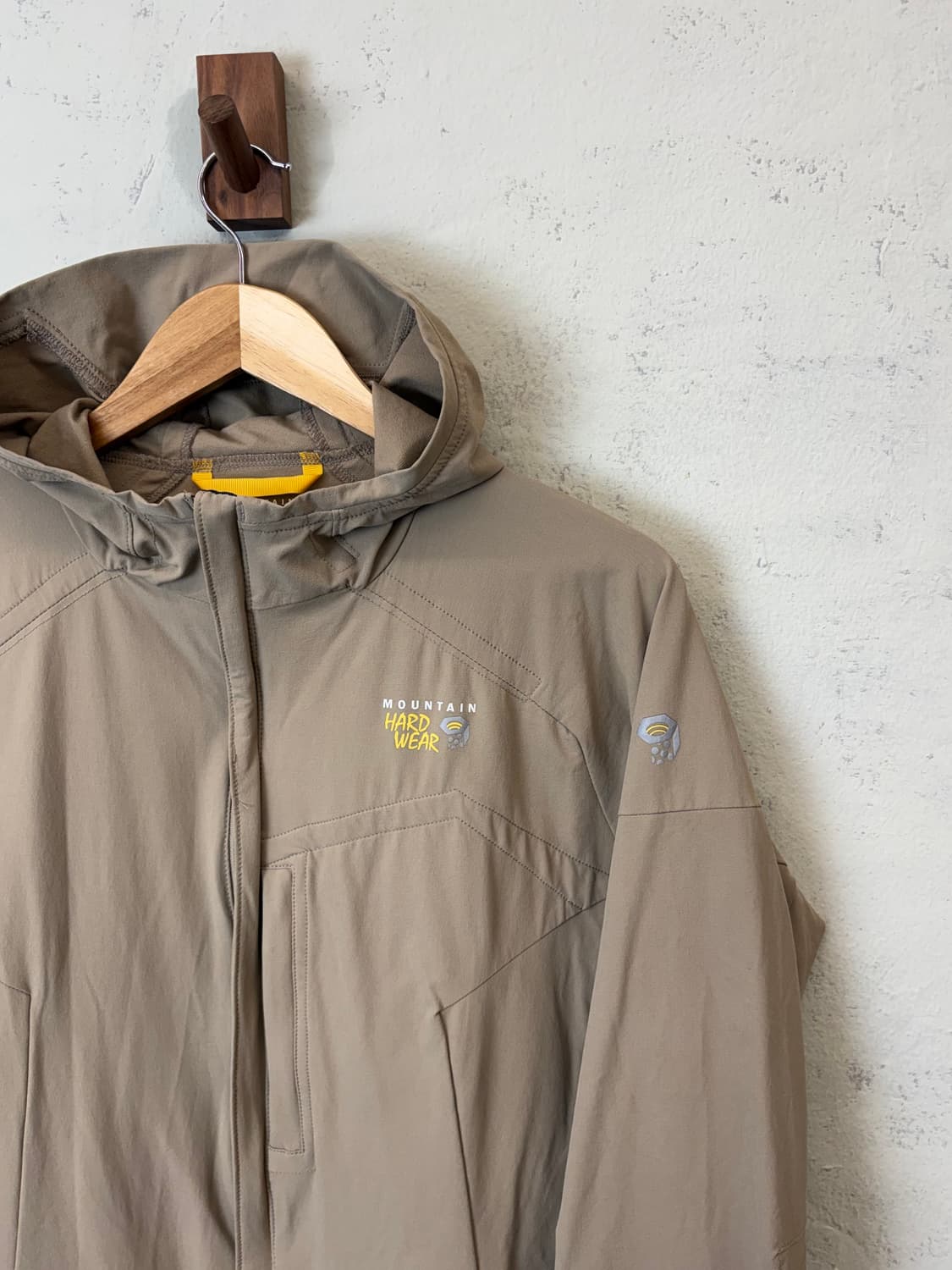 마운틴하드웨어 나일론 스트레치자켓 베이지 상품이미지3