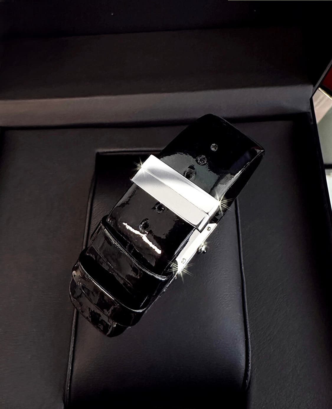 샤넬 블랙판 여성 빅다이아몬드 에나멜 가죽 시계 상품이미지6