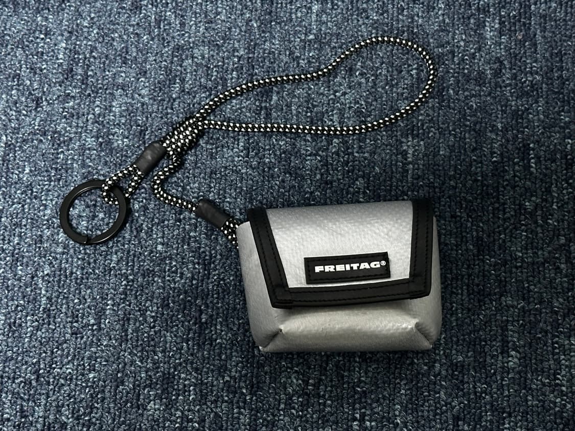 새제품 Freitag 프라이탁 미니 키링 판매(에어팟파우치) 상품이미지3