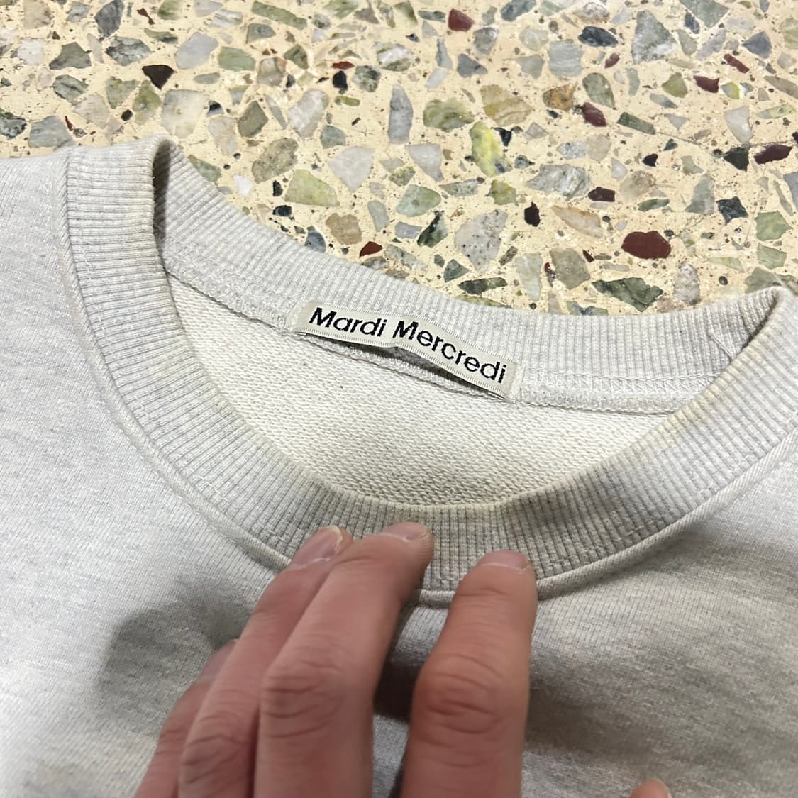 마르디 메크르디(Mardi Mercredi)그레이 플라워 맨투맨 상품이미지4