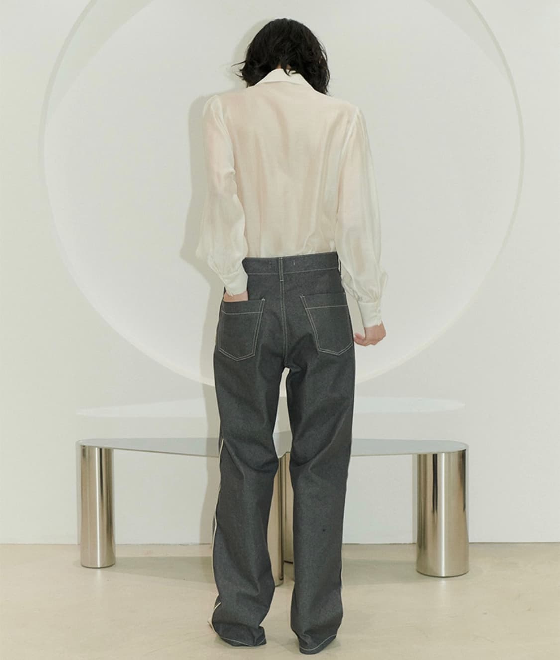 살롱드서울 러플 리본 디테일 셔링 페미닌 타이 블라우스 아이보리 상품이미지2