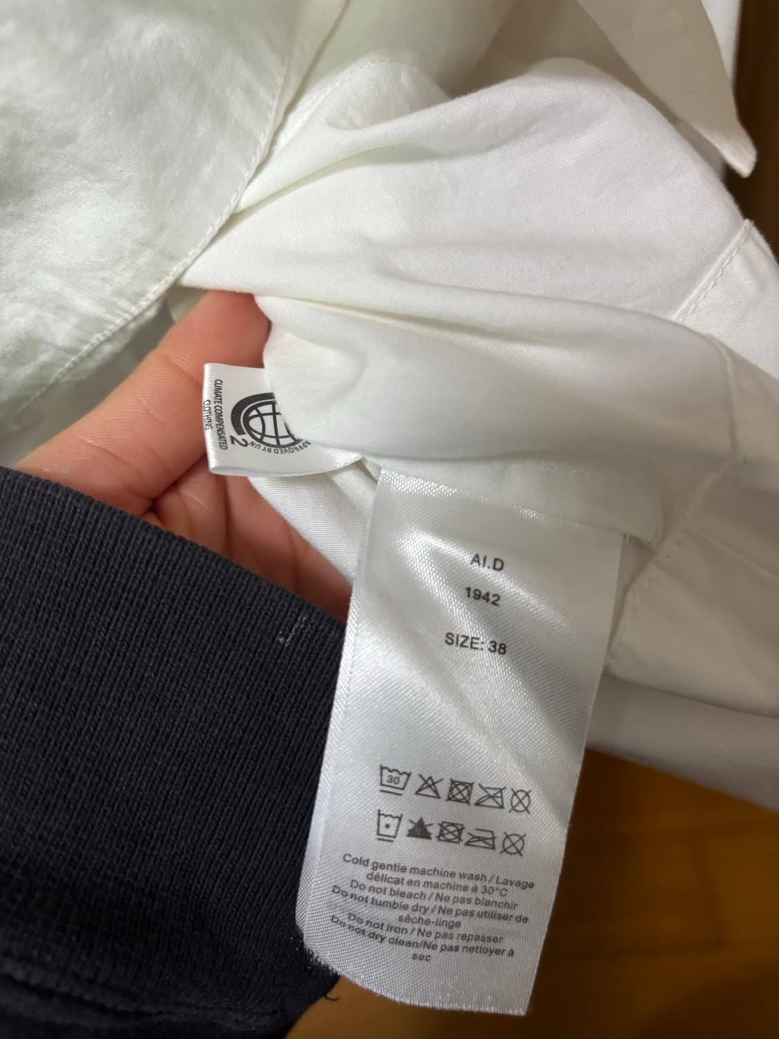 가니 화이트 빅카라 러플 블라우스 38사이즈 상품이미지4