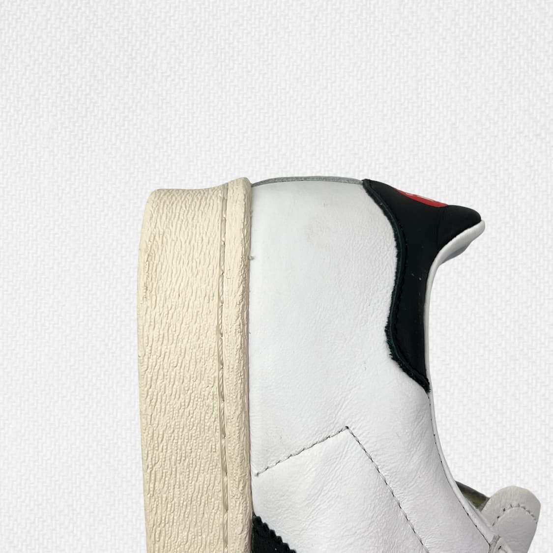 255 아디다스 x 휴먼 메이드 슈퍼스타 화이트 블랙 상품이미지4