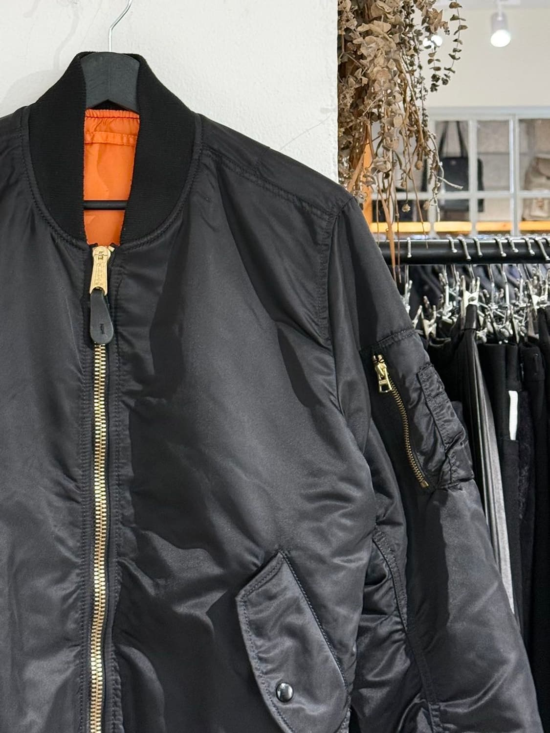 알파 인더스트리 블랙 MA-1 리버시블 플라이트 자켓 상품이미지4