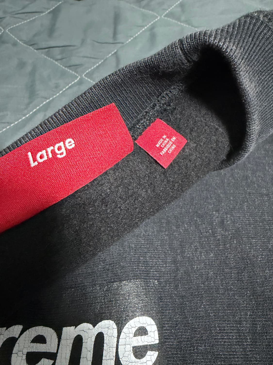 [L] 슈프림 25SS 워시드 박스로고 크루넥 블랙 상품이미지4