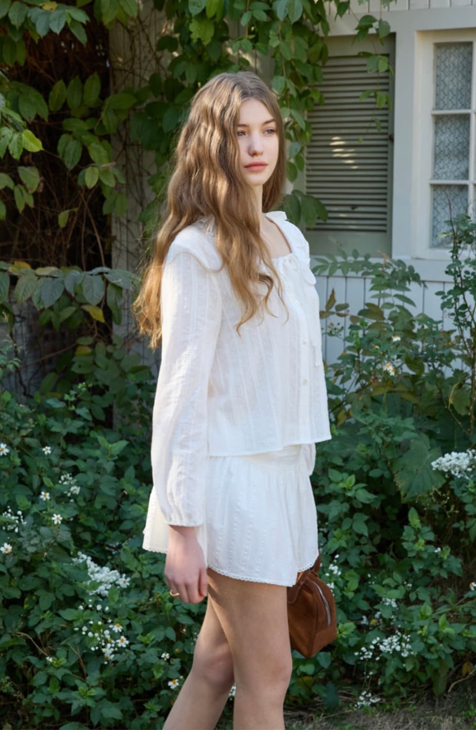 레터프롬문 클레어 리본 러플 블라우스 상품이미지1