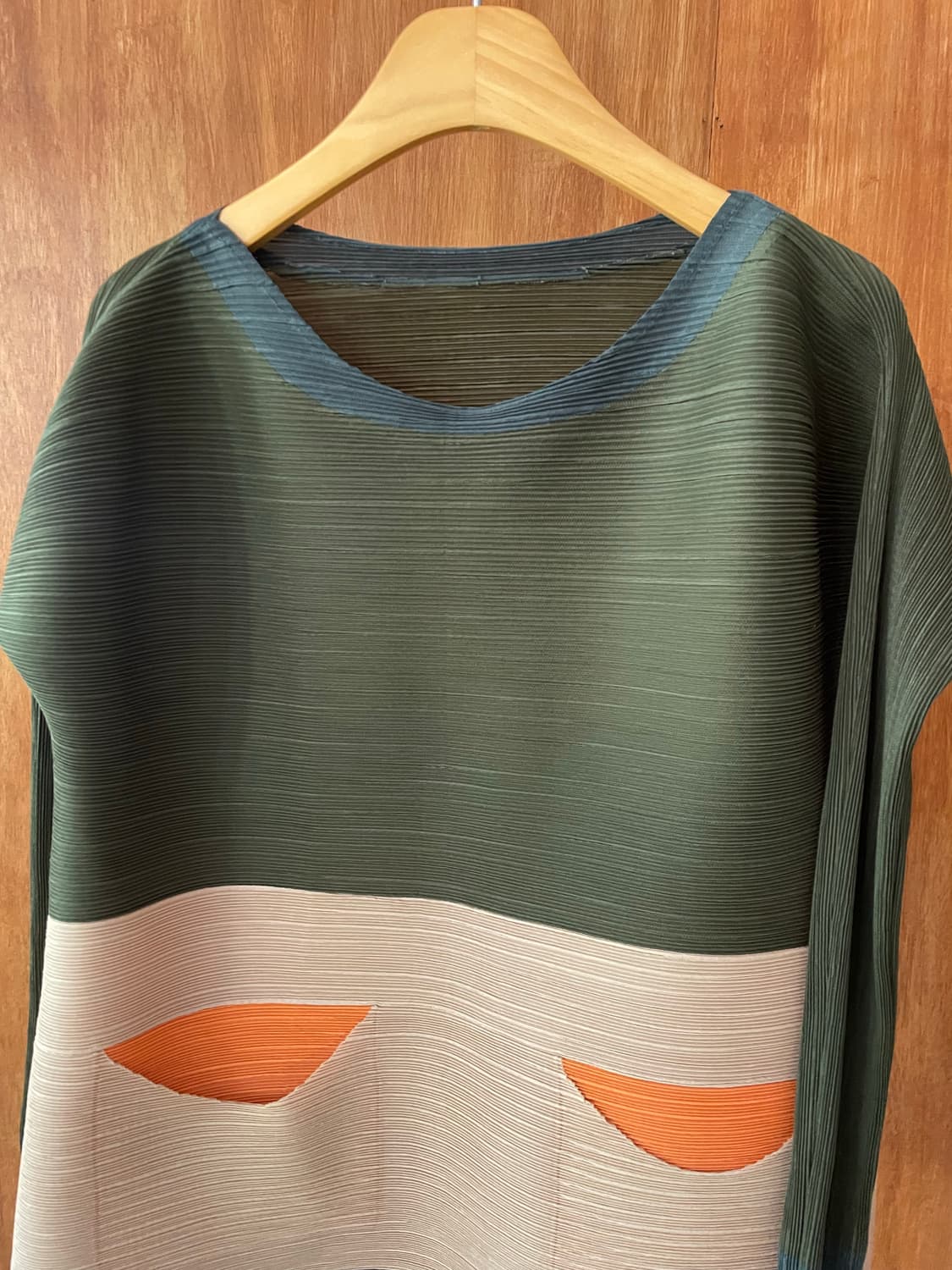 Khaki crew neck pocket pleats top 상품이미지4