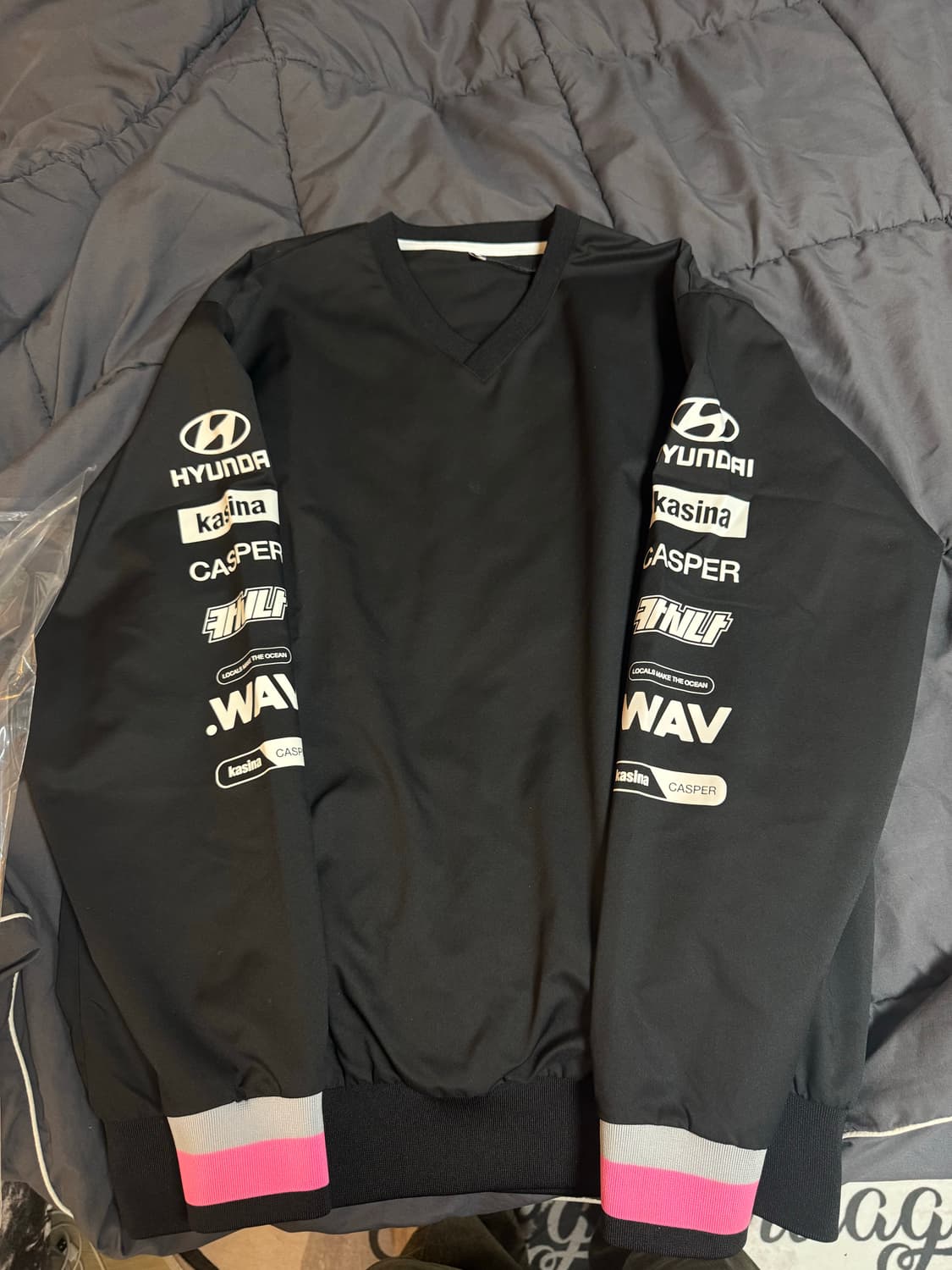 [L] 카시나 현대  캐스퍼 어반 랠리 스폰서 블랙 브이넥 긴팔티 상품이미지1