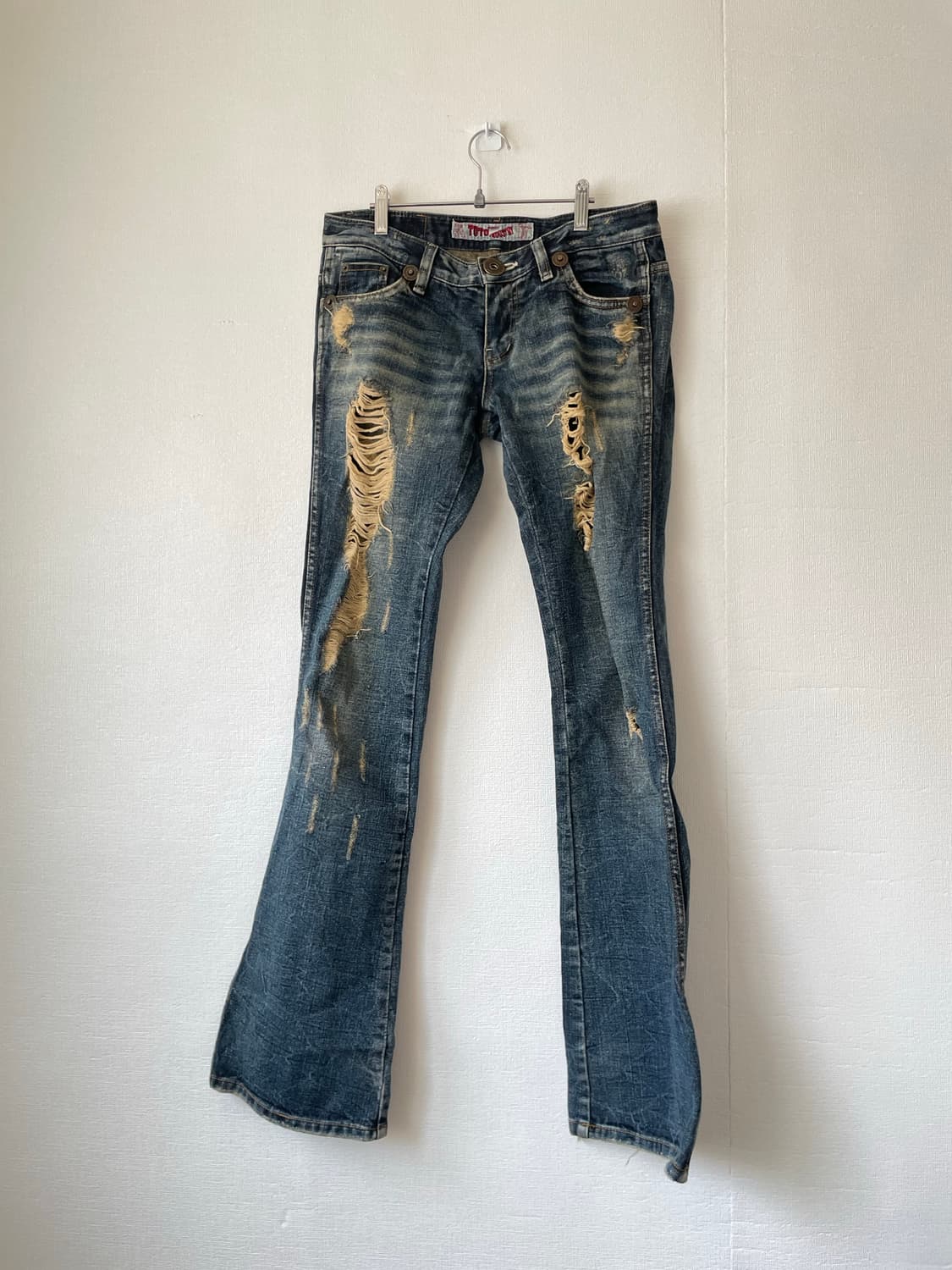 ripped low-rise jeans 상품이미지1