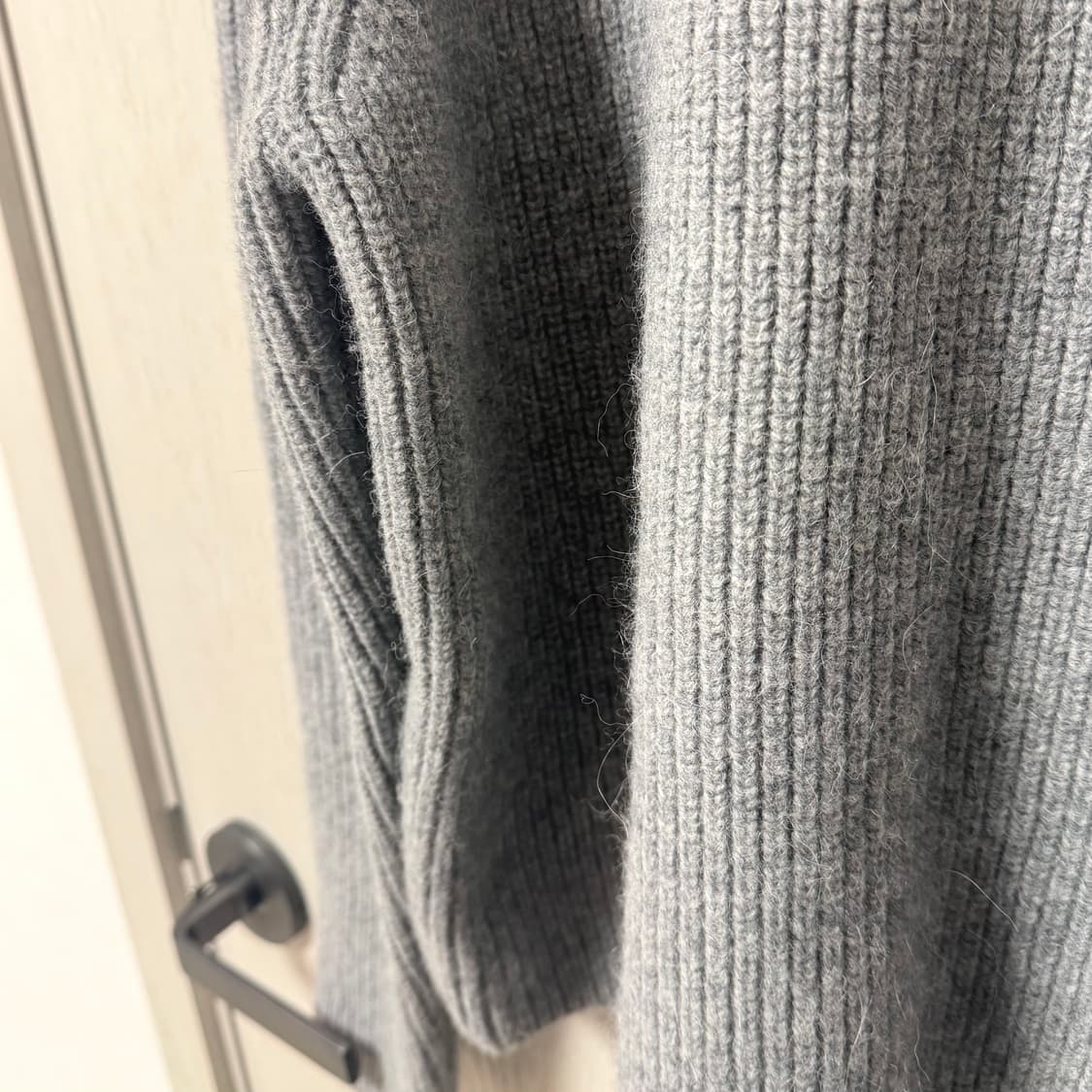 (s) 파사드패턴 알파카 풀오버 니트 상품이미지3