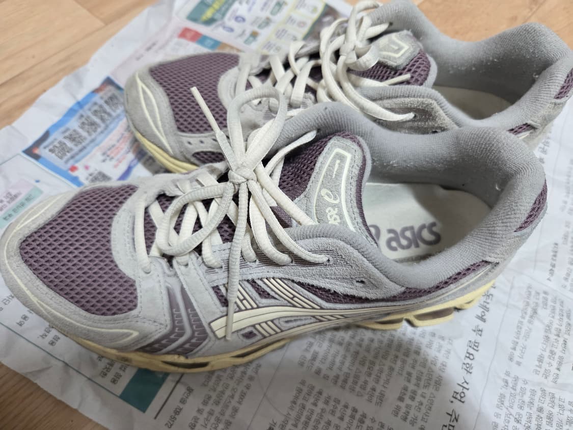 아식스 젤카야노14 255 팝니다 상품이미지1