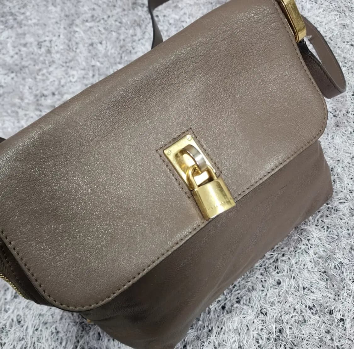 마크제이콥스 레더 크로스백 상품이미지6