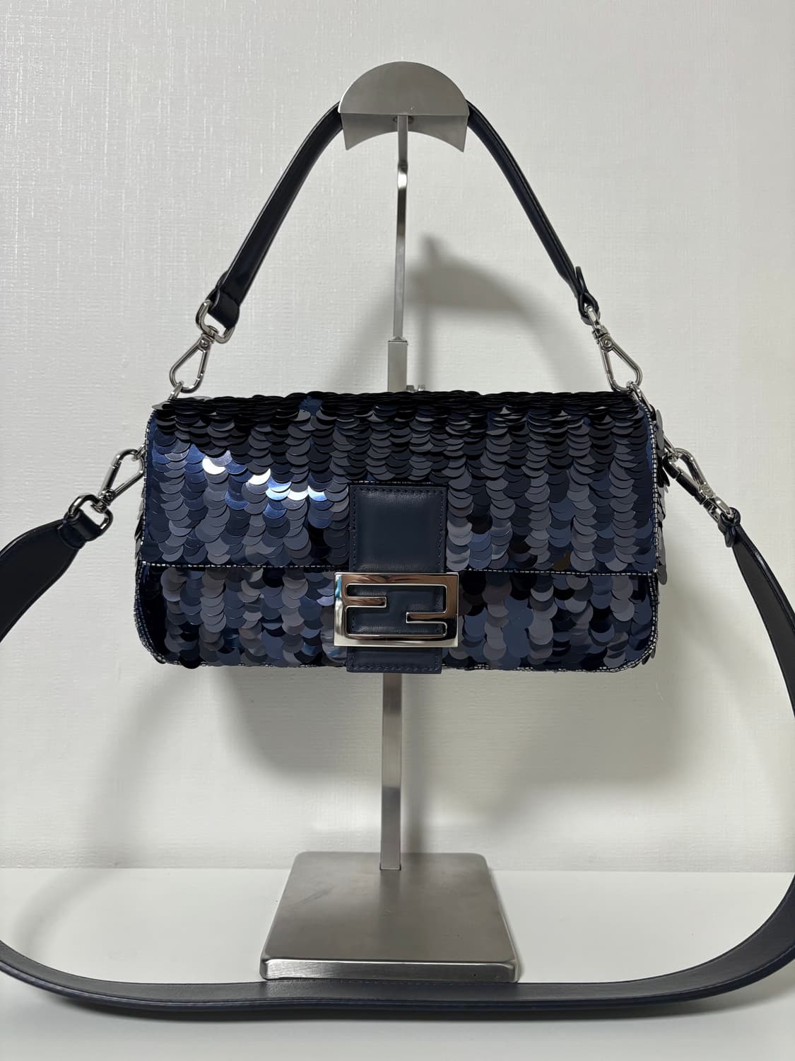 펜디 스팽글 시퀸 바게트백 상품이미지1