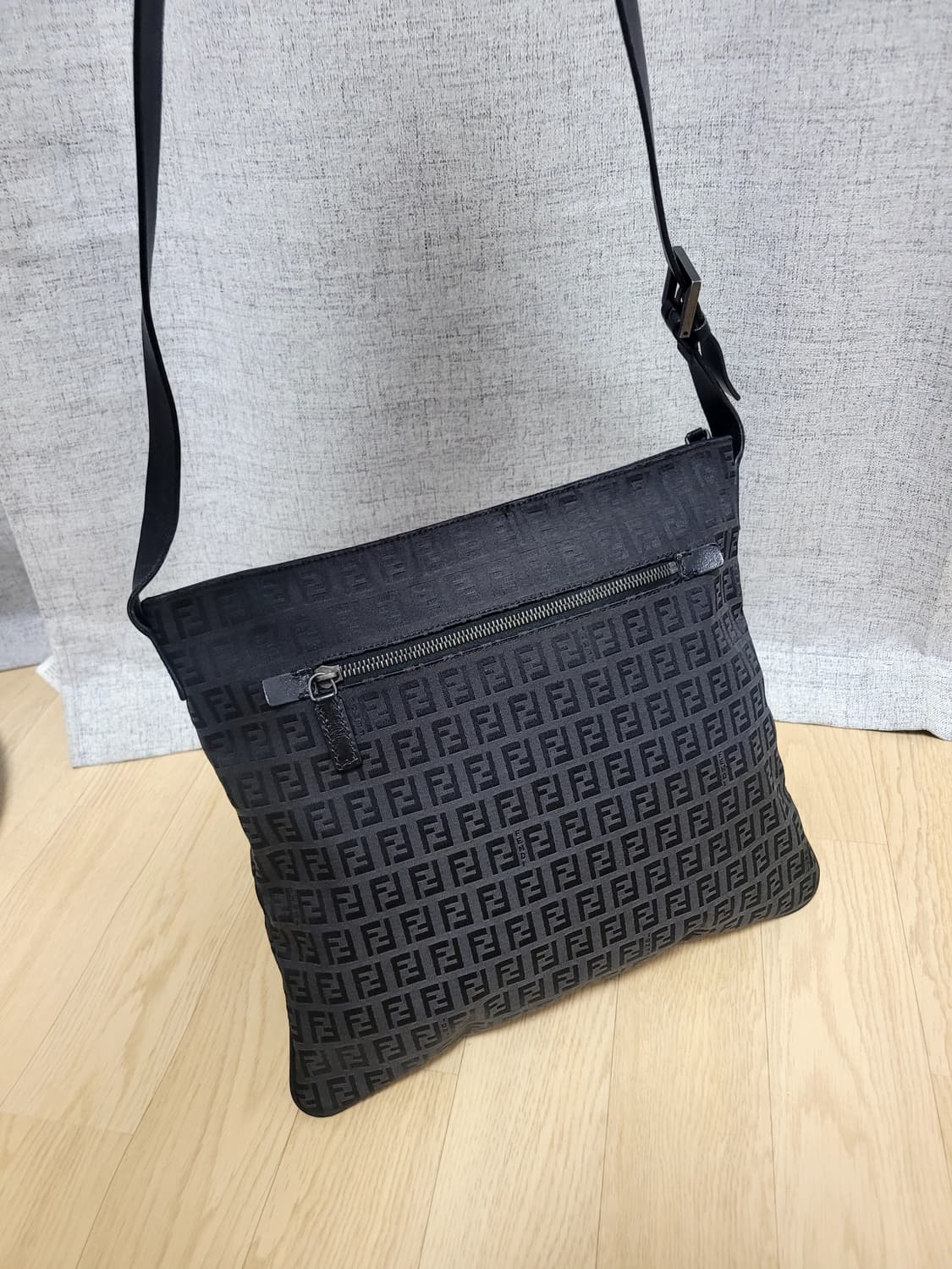 (정품)펜디 쥬카 메신저 크로스백 상품이미지3