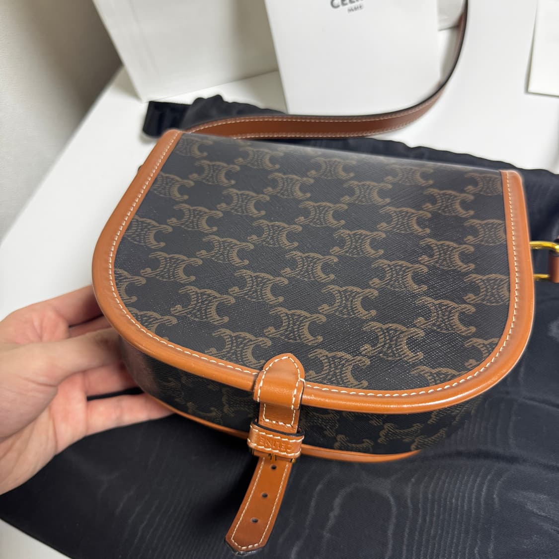 셀린느 트리오페 폴코백 미듐 상품이미지2