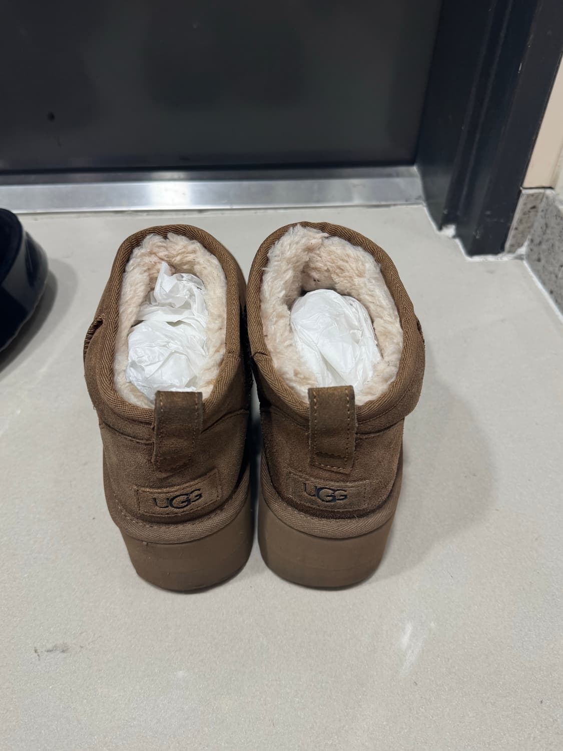 어그 클래식 울트라 미니 플랫폼 체스트넛 250 상품이미지4