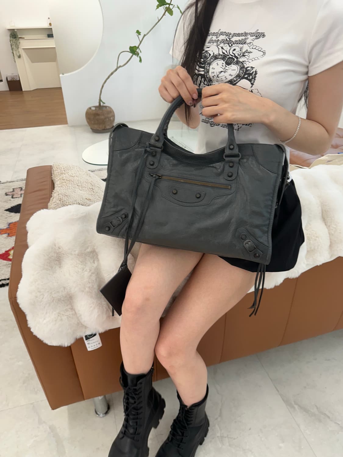 [A+ 정품] 발렌시아가 시티 모터백 미디움 다크그레이 상품이미지8