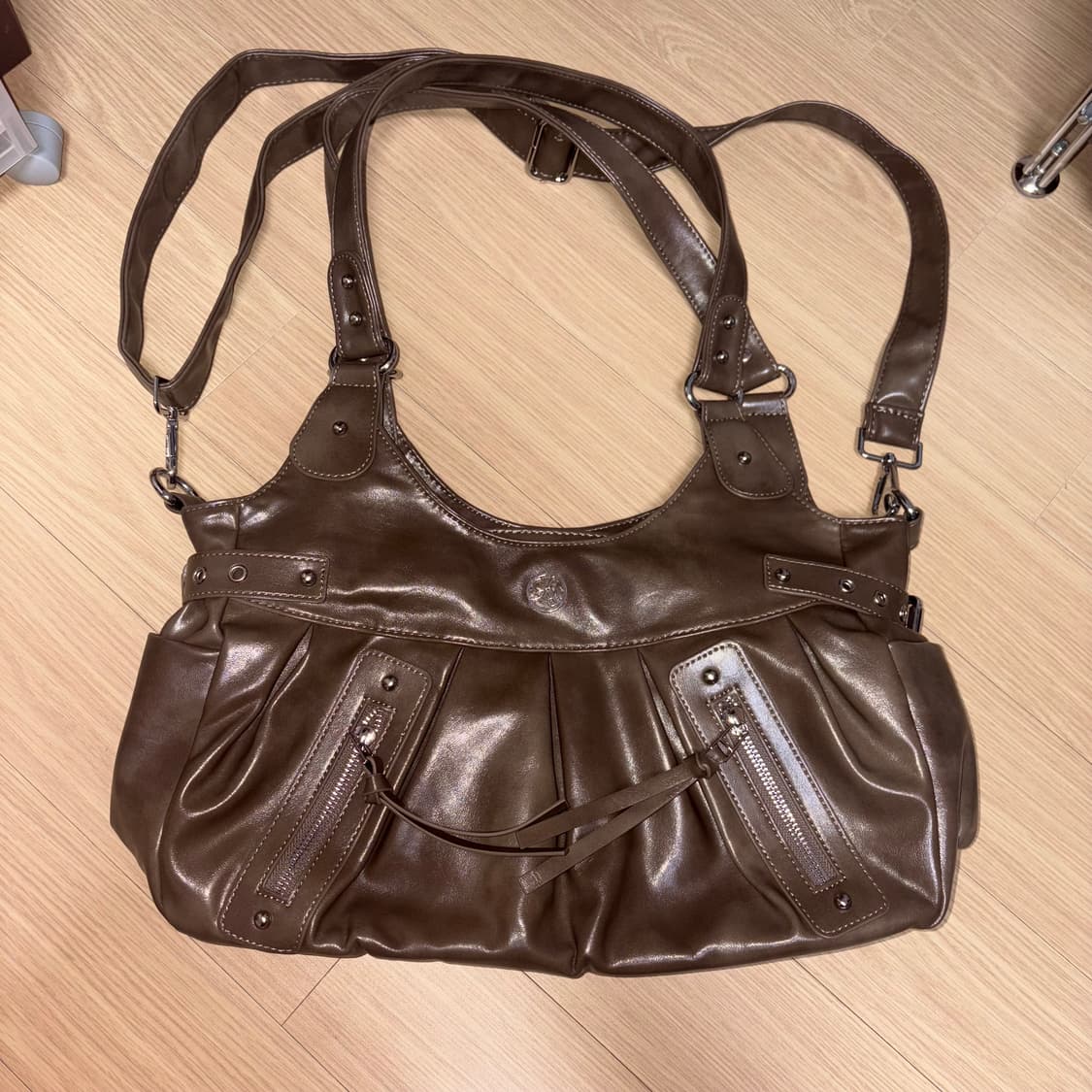 1회착용) 일리고 엠버 버클 숄더 백 베이지 상품이미지1