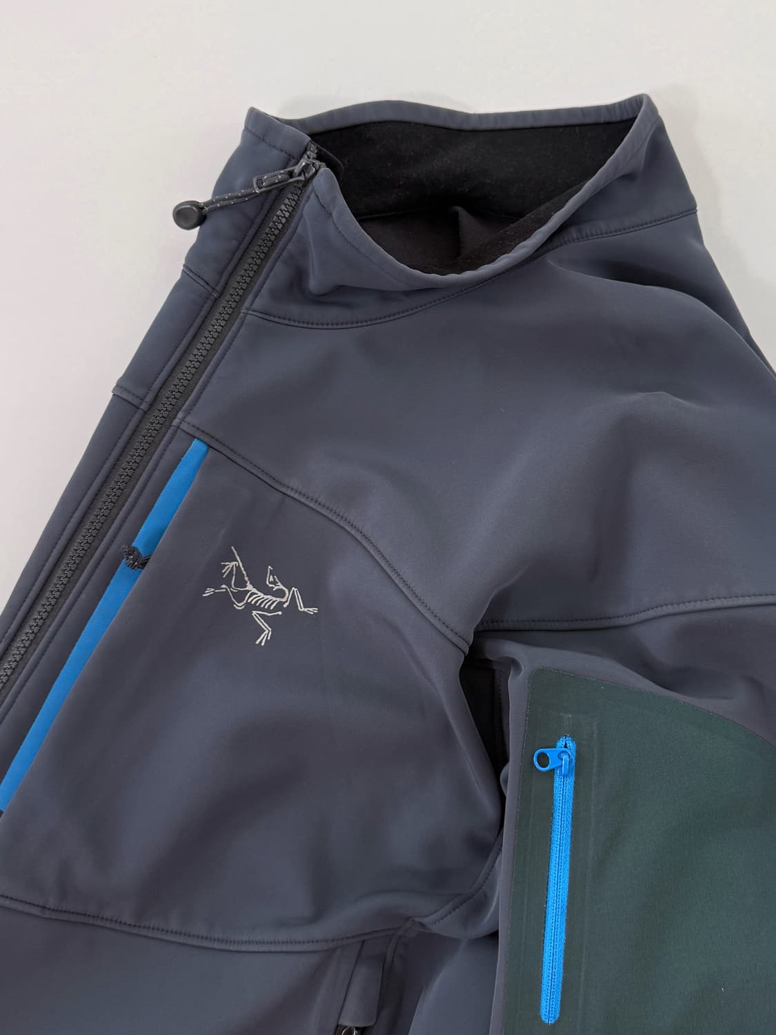 아크테릭스 루즈핏 감마 MX 소프트쉘 자켓 그레이 상품이미지4