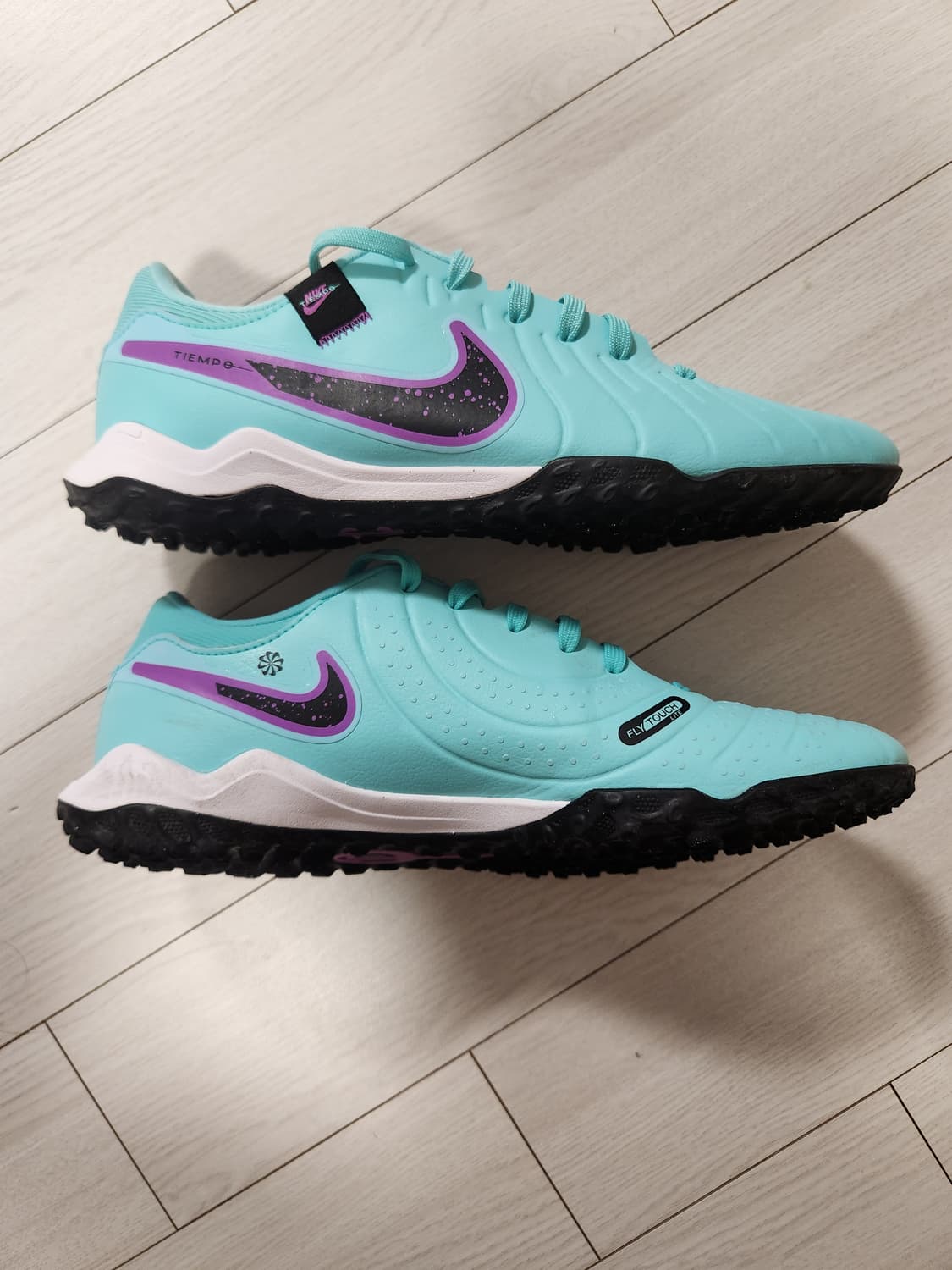 나이키 티엠포 레전드 10 아카데미 TF 풋살화 사이즈250

풋살화라  상품이미지6