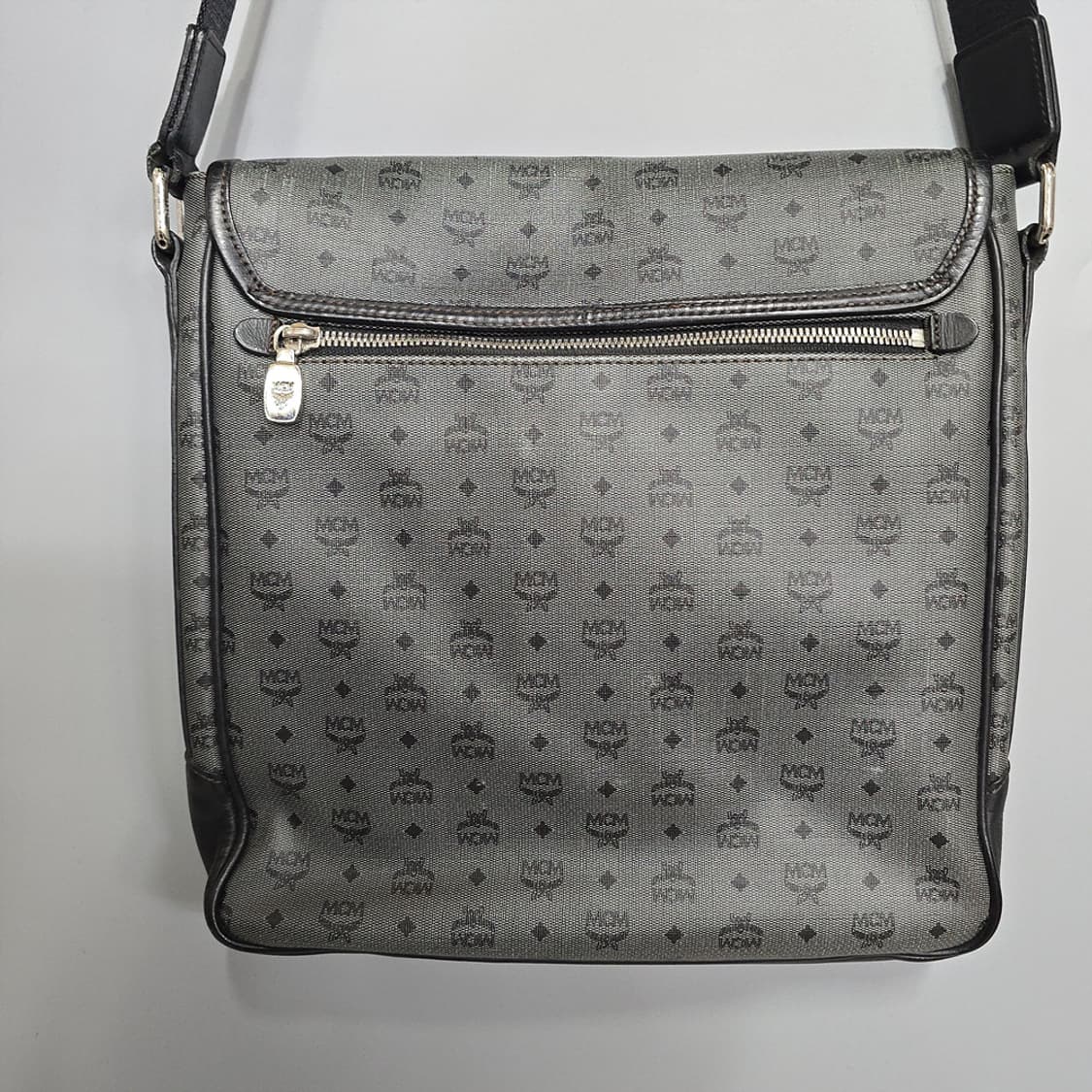 엠씨엠(MCM) 비세토스 메신저백 그레이 상품이미지3