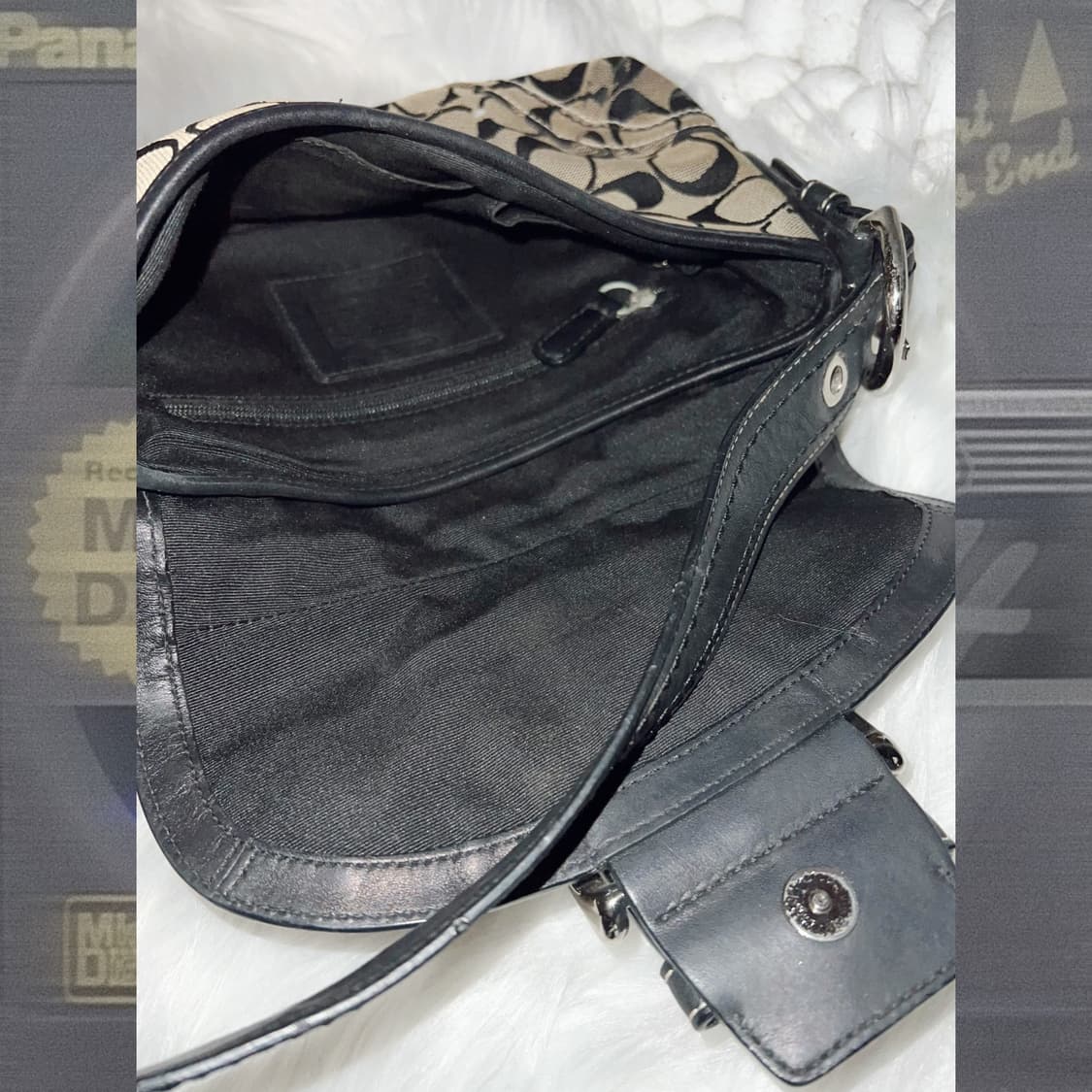 코치 블랙 미니 숄더백 상품이미지4