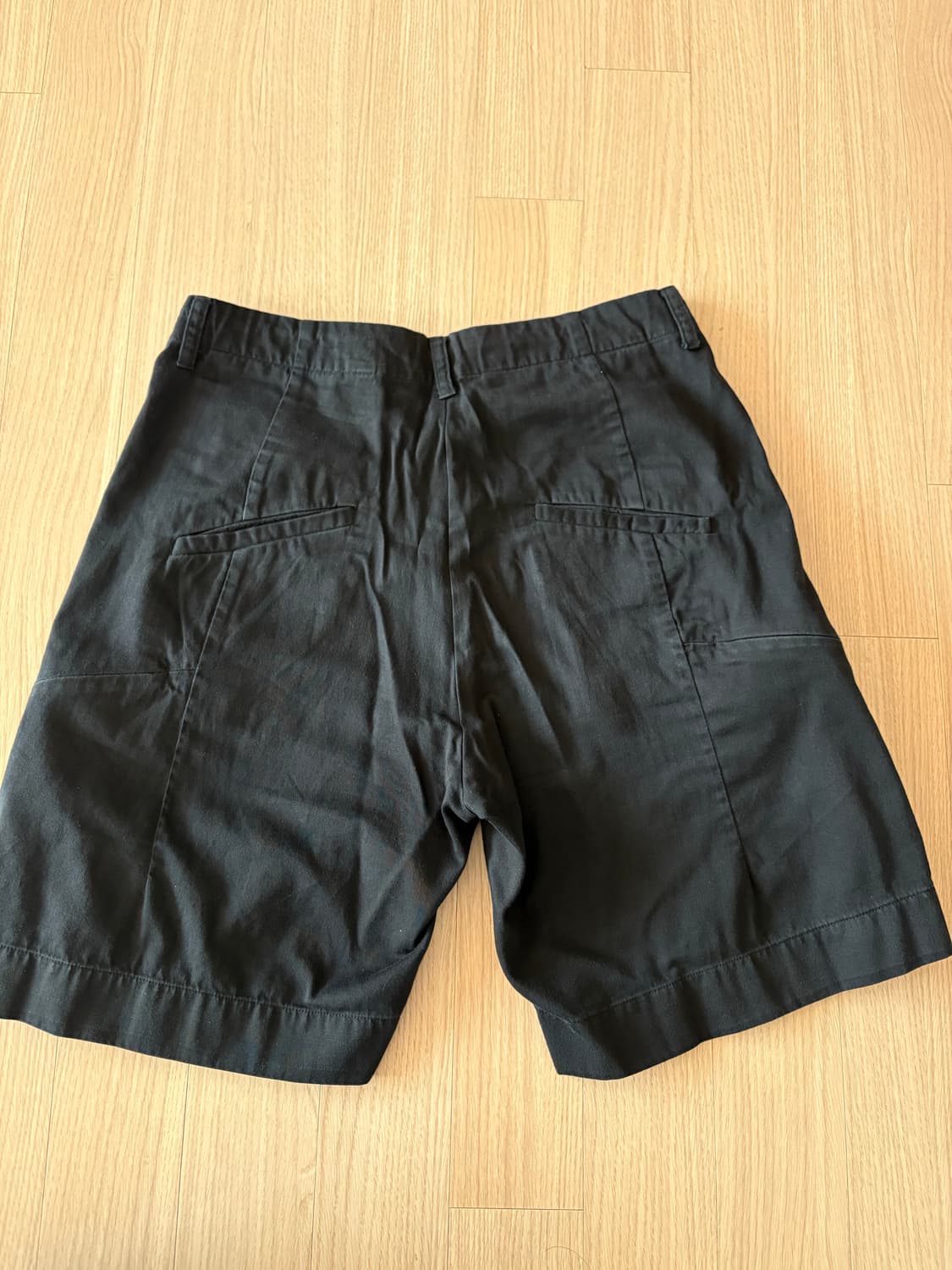 해칭룸 플리츠 버뮤다 쇼츠 4 상품이미지2