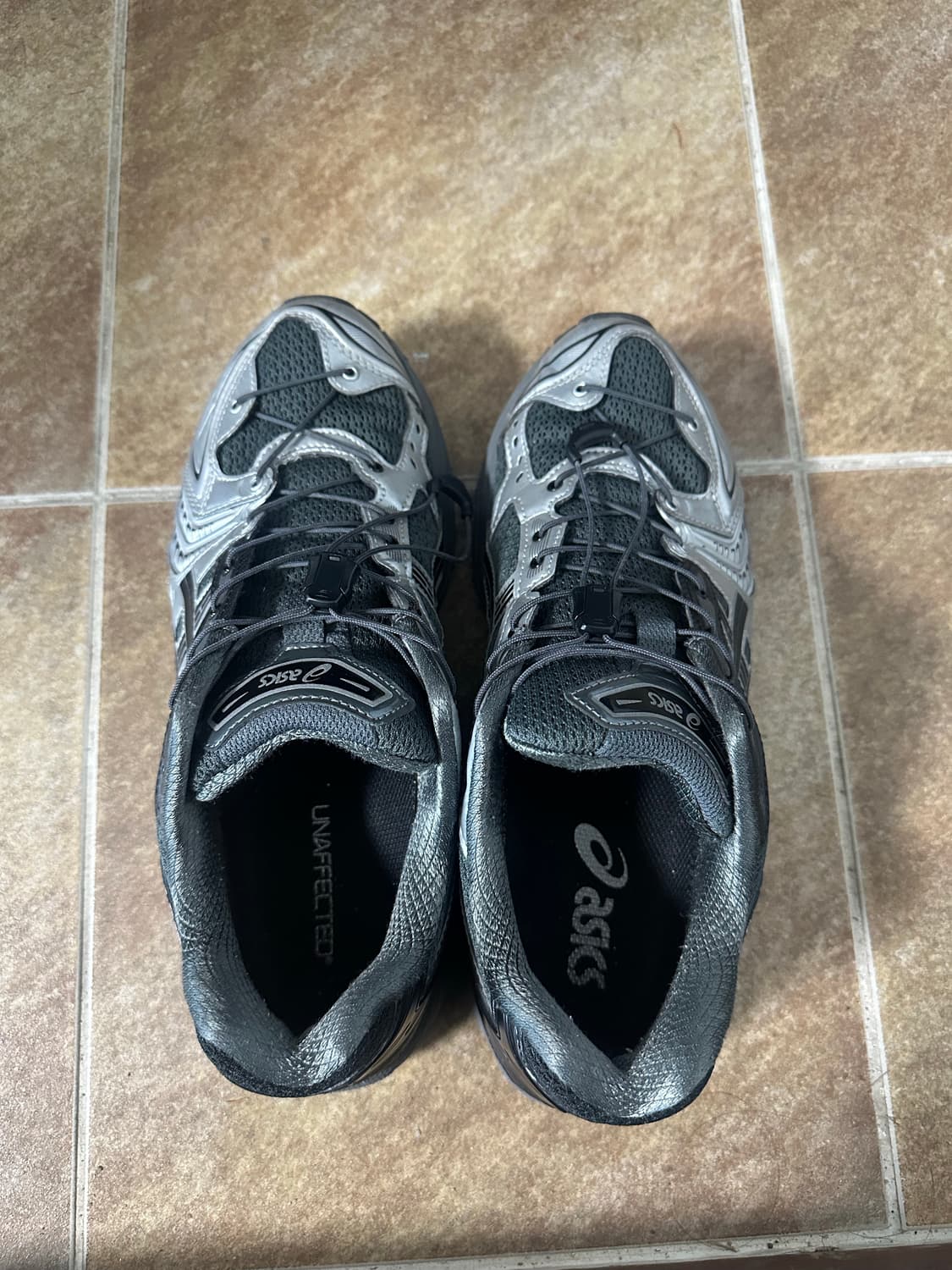 아식스 언어펙티드 젤카야노 265 판매합니다 상품이미지3