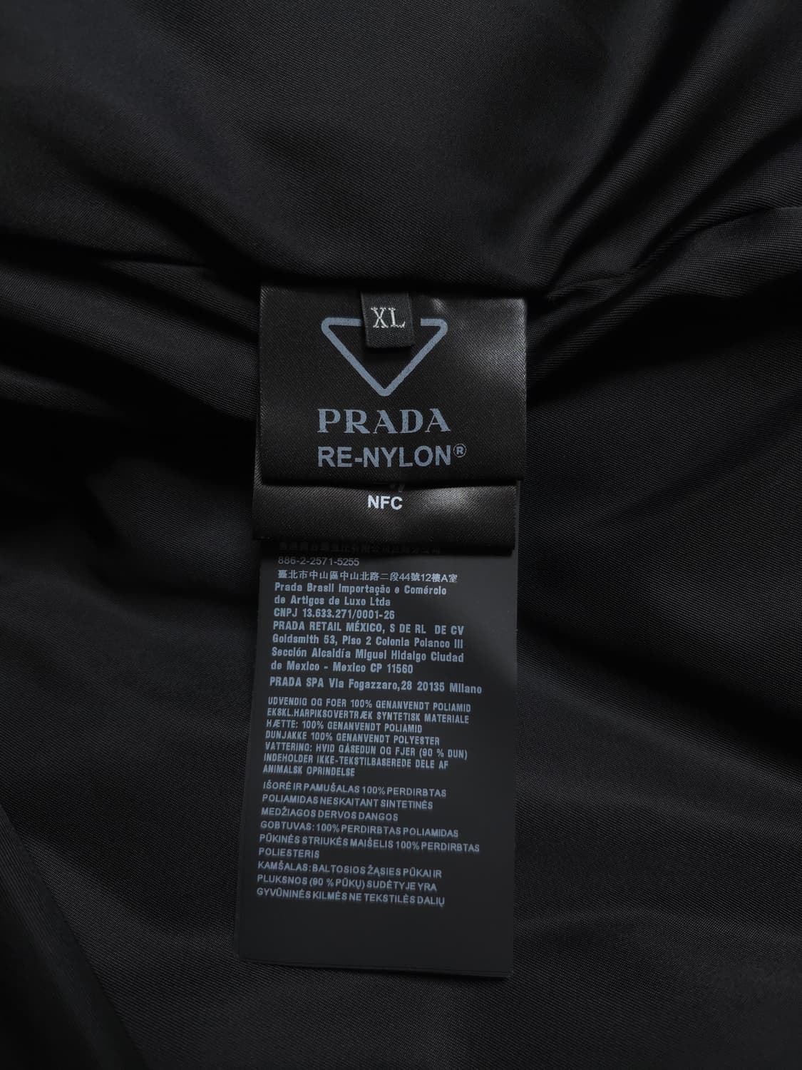 [XL] 프라다 리나일론 퀄팅 패딩 블랙(SGB803) 상품이미지8