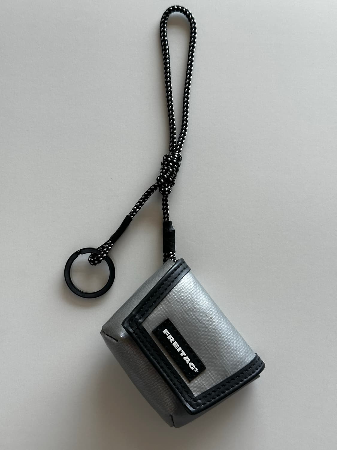 새제품 Freitag 프라이탁 희귀 실버 미니 메신저 키링 상품이미지7