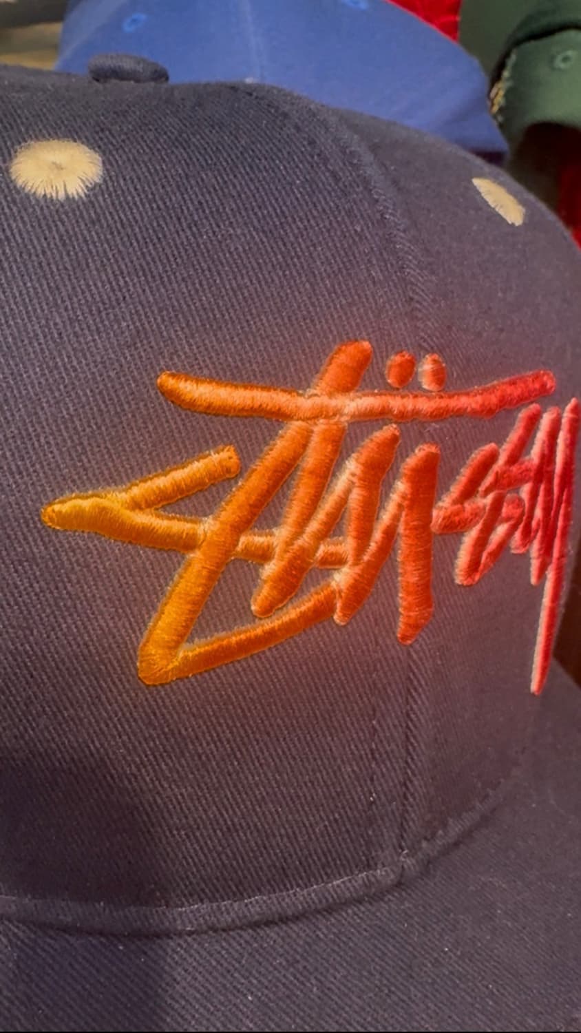 STUSSY 스투시 그라데이션 빅로고 스냅백 캡 - 네이비 상품이미지4