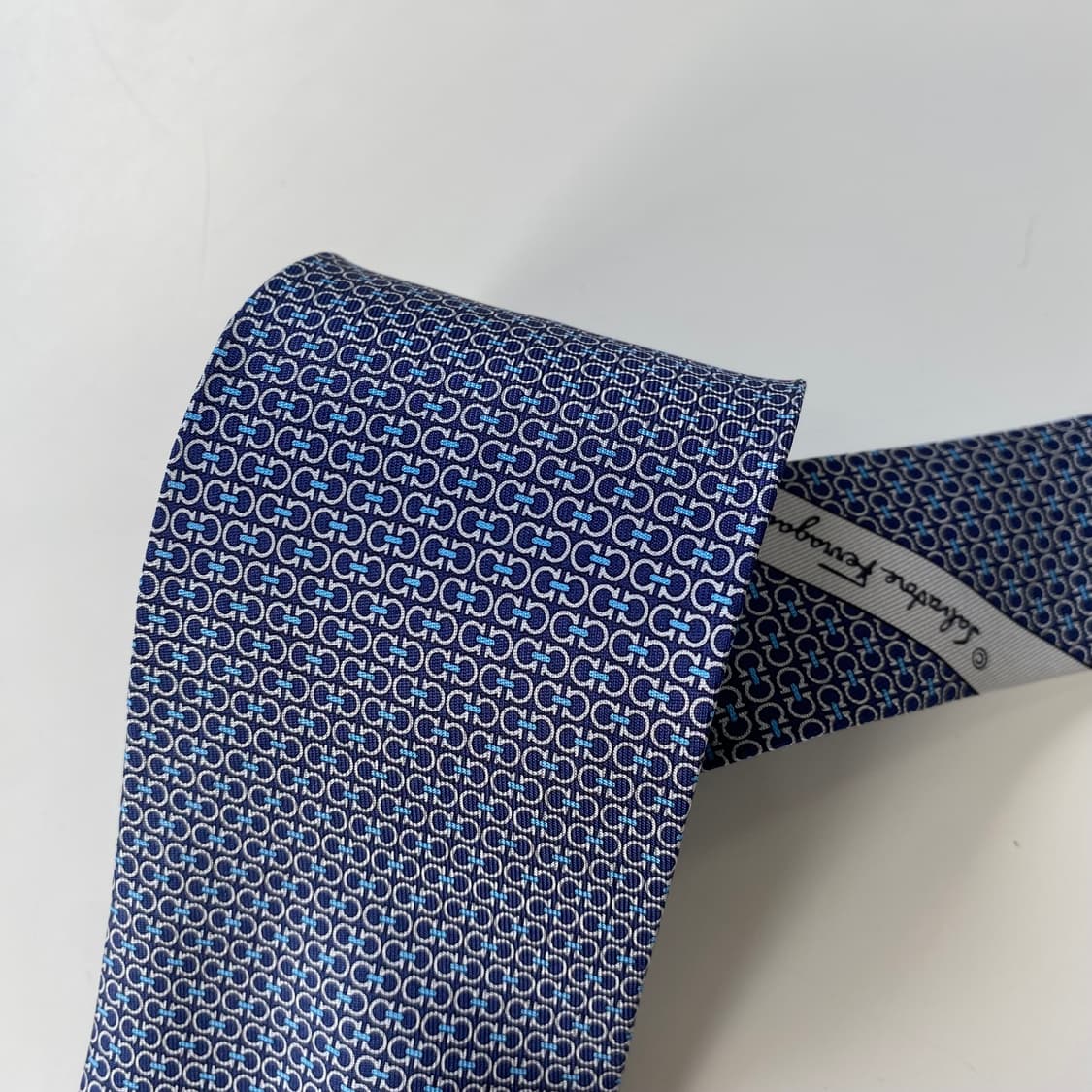 새상품급 신형 페레가모(Ferragamo) 모노그램 정품넥타이8.2cm 상품이미지5