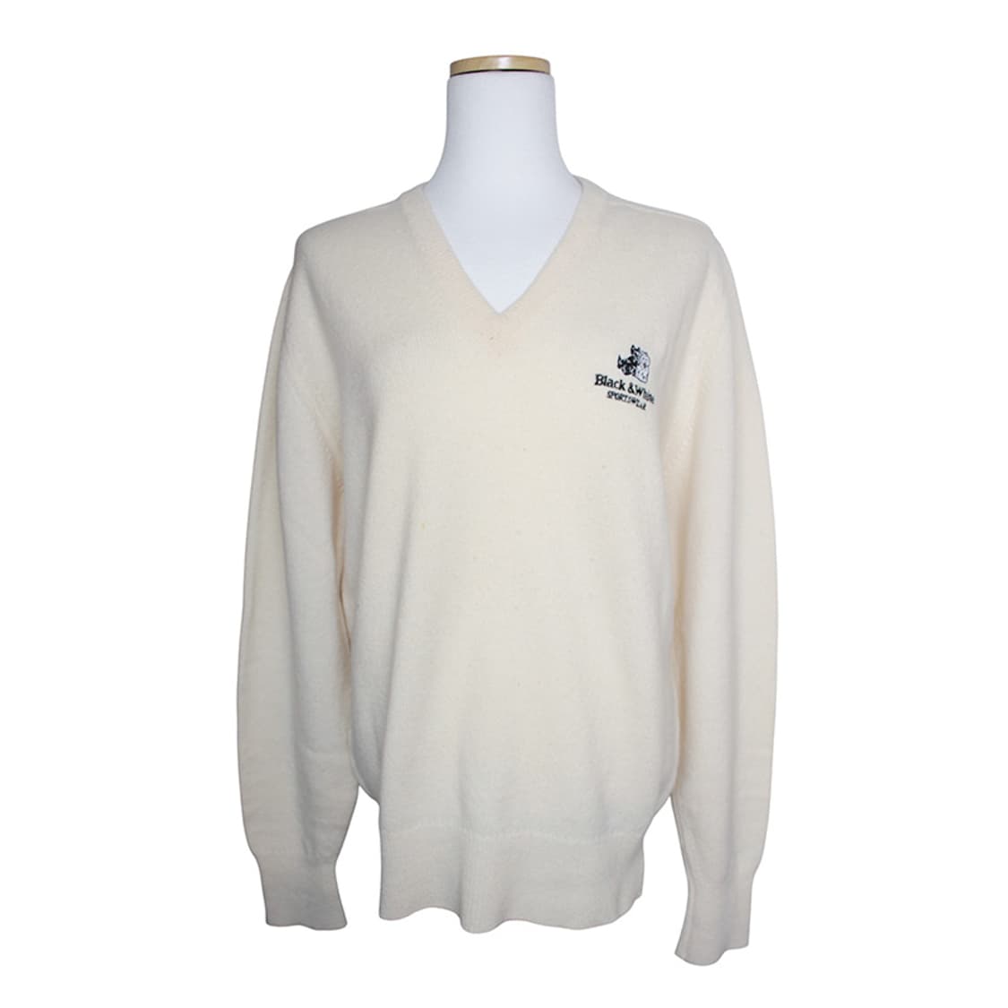 블랙앤화이트 스포츠웨어 아이보리 순모 니트 상의 66 상품이미지1