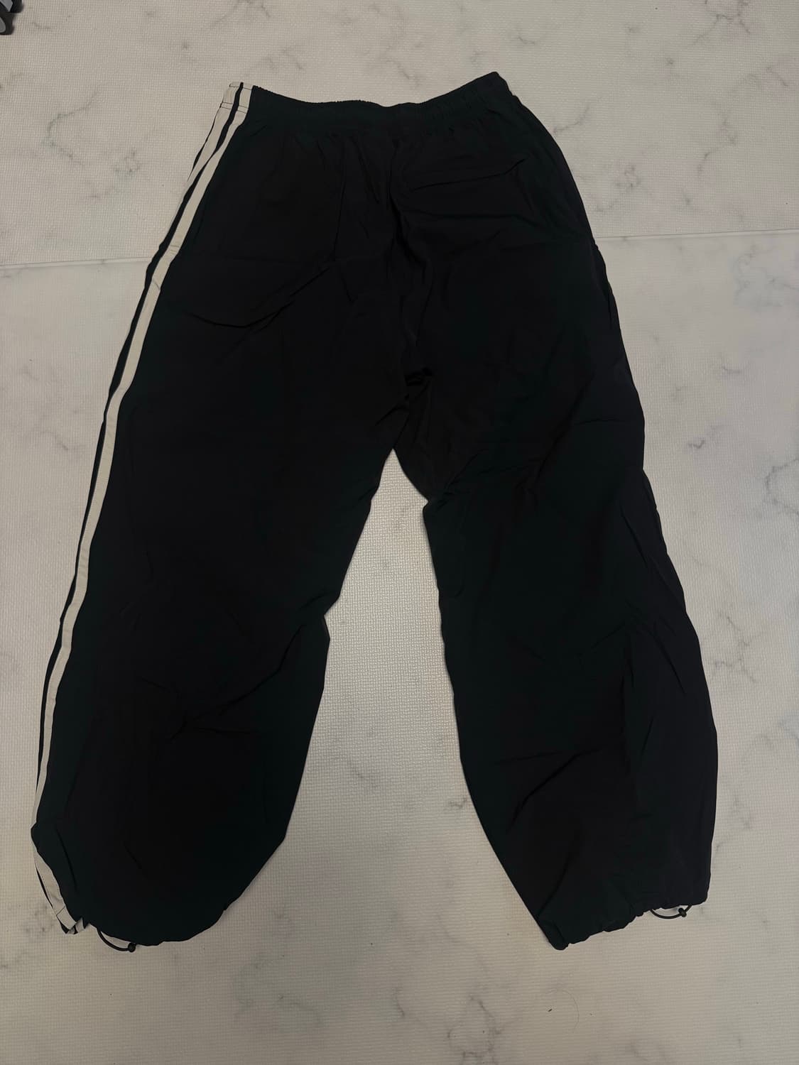 필루미네이트 나일론 투 턱 테이핑 팬츠 블랙 상품이미지3