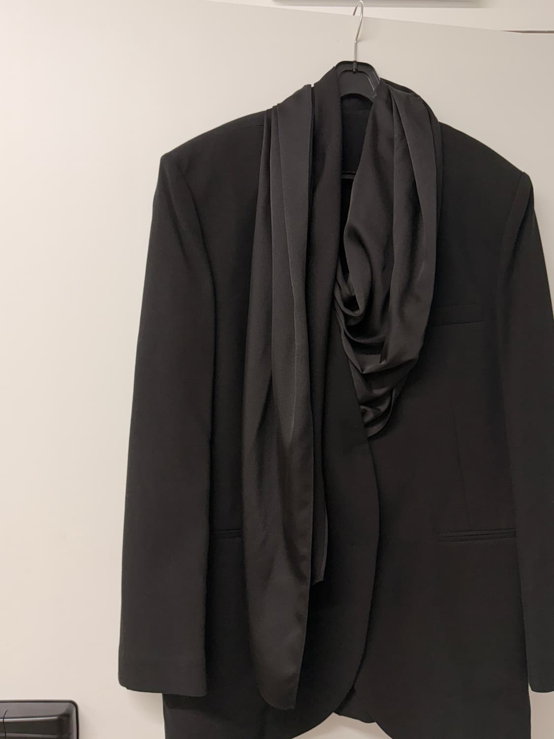 문탠 블랙 탈부착 스카프 자켓 (새상품) 상품이미지2