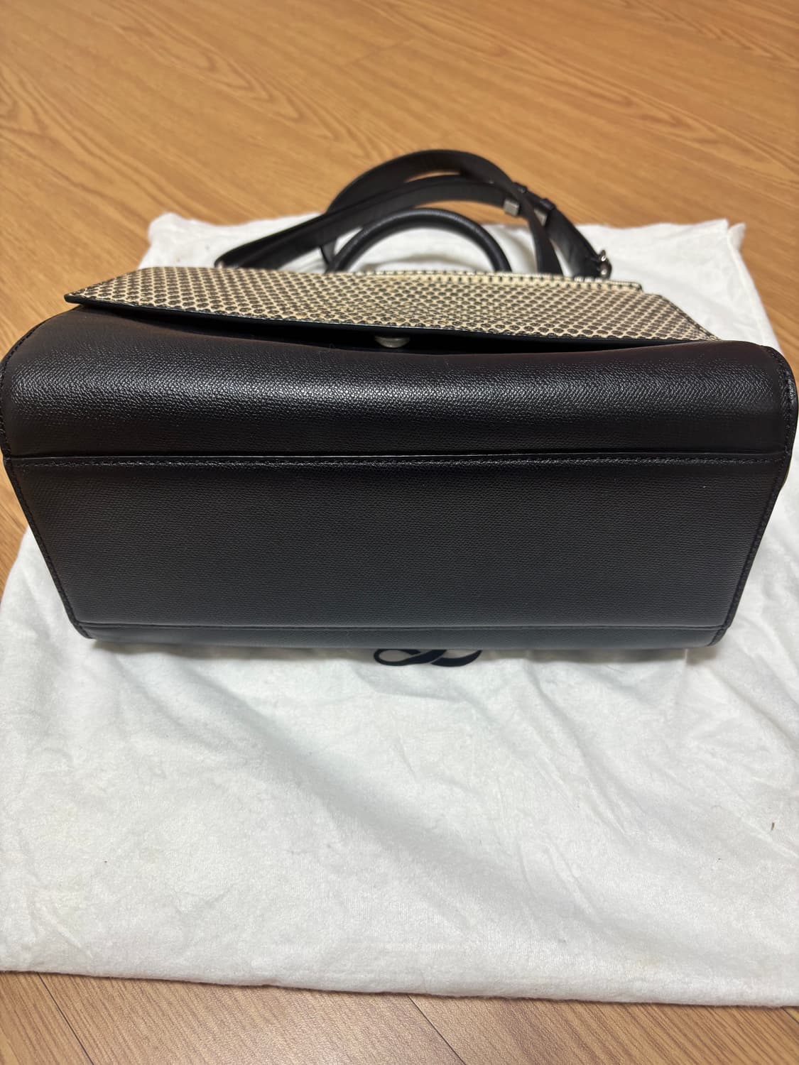 루이까또즈 소가죽 크로스백 가방 상품이미지2