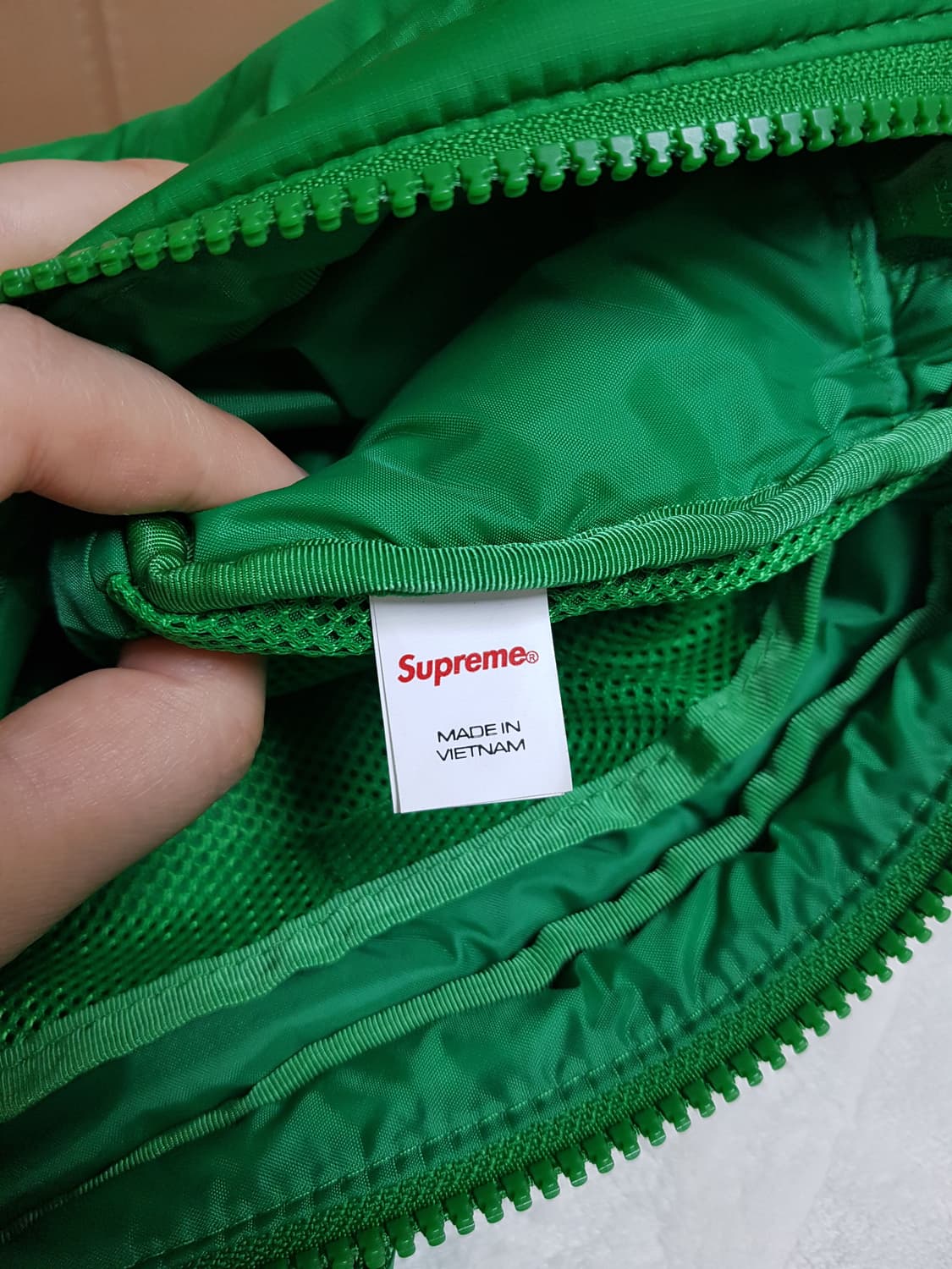 슈프림 퍼퍼 사이드백 크로스백 그린 22FW 상품이미지8