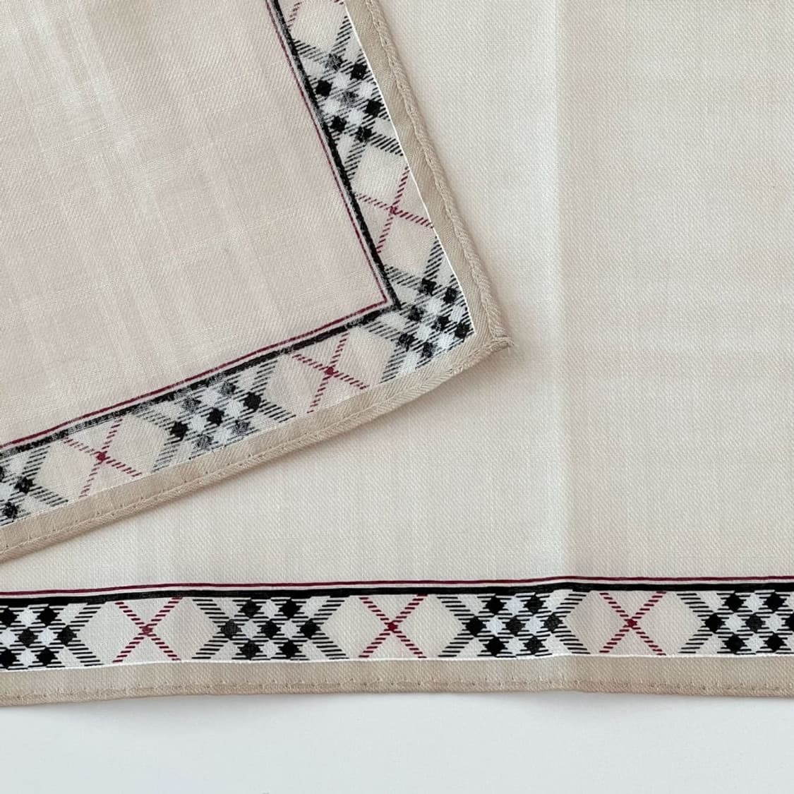 (새상품) burberry /버버리 쁘띠스카프 손수건 상품이미지4
