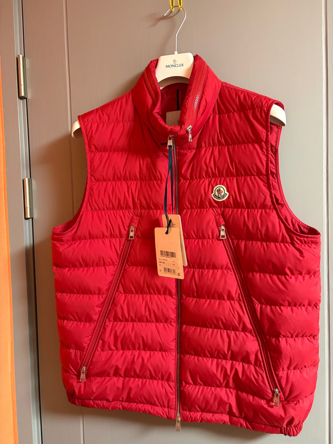 몽클레어 패딩조끼 ALBYT 5사이즈 판매합니다. 상품이미지1