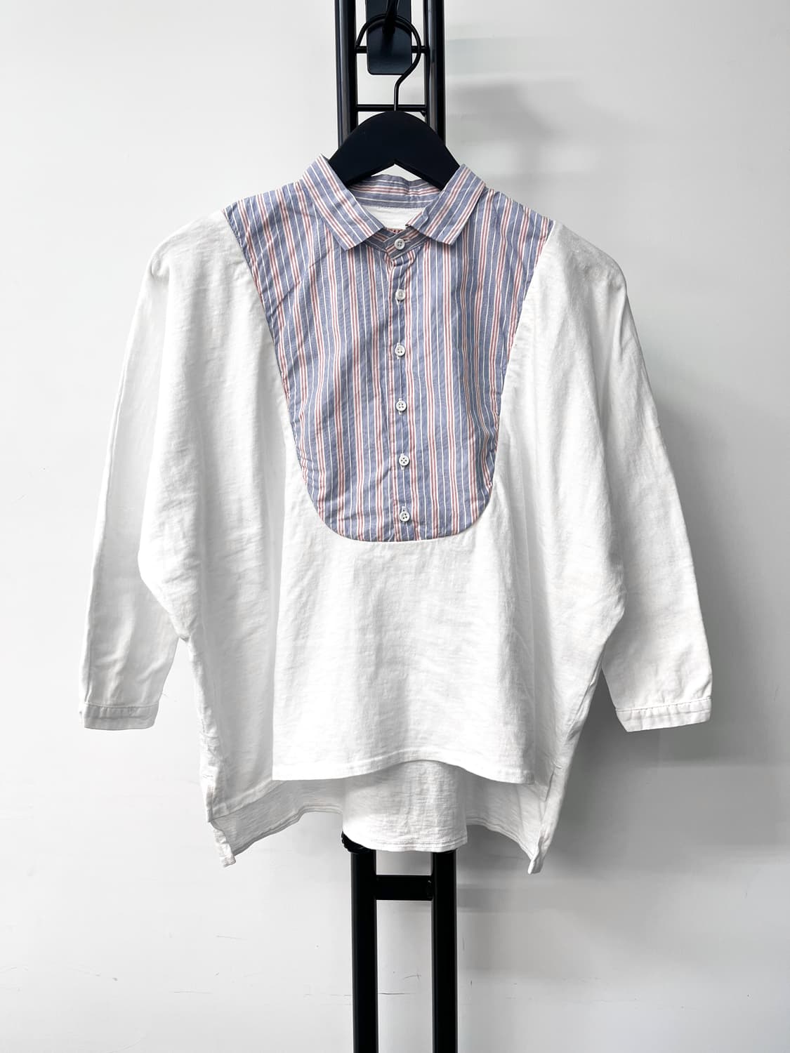 캐피탈 빕 프론트 스트라이트 블라우스 상품이미지1