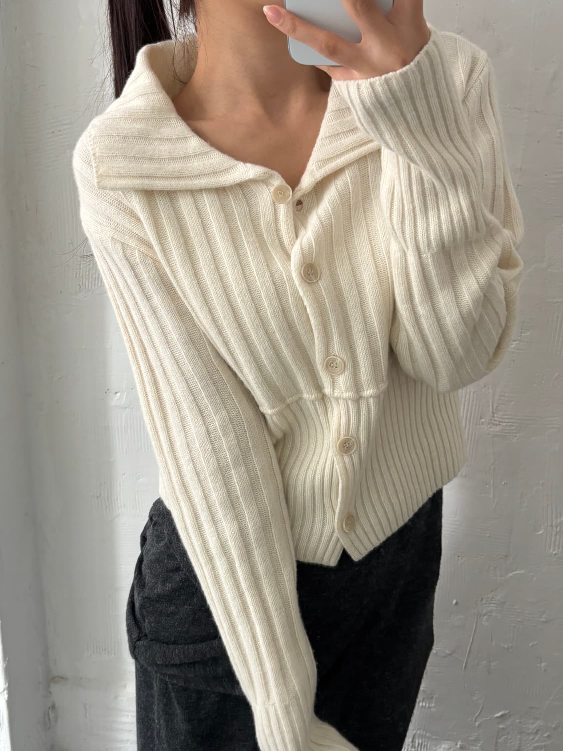 Matin Kim 마뗑킴 아이보리 컬러 메리노울 카라 니트 상품이미지2