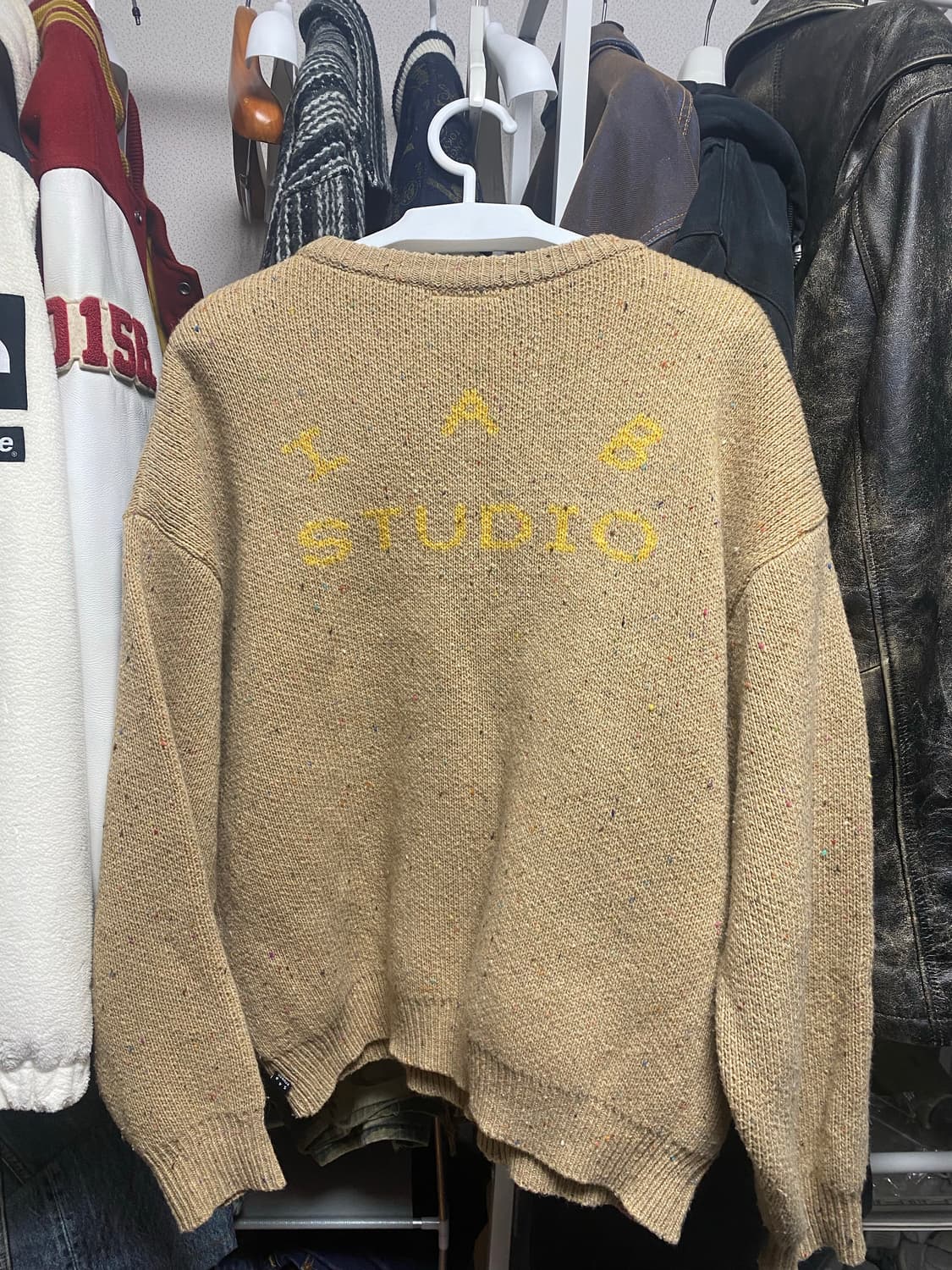 아이앱스튜디오 새들러하우스 니트 상품이미지2