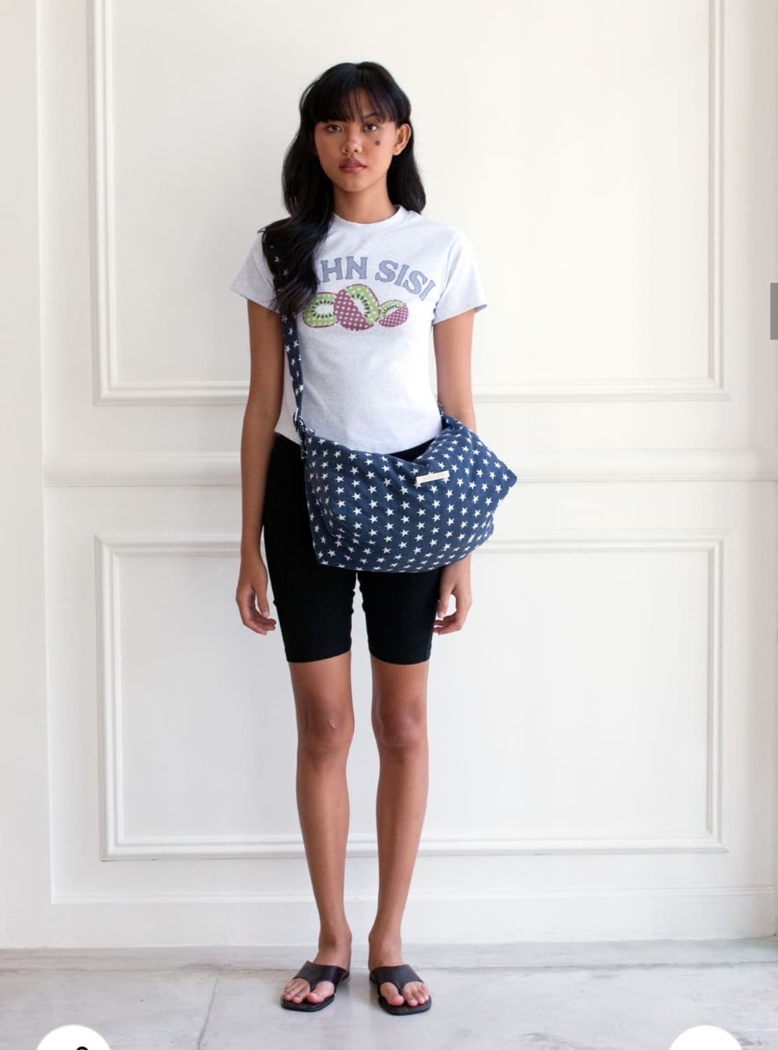 리퍼브상품) 얀시시 필로우 보트백(M) 스타 네이비 상품이미지1