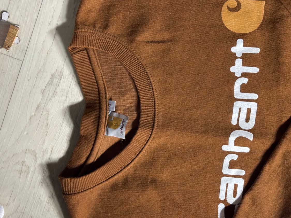 칼하트 아메리칸 스크립트 스웨터셔츠 브라운 상품이미지3